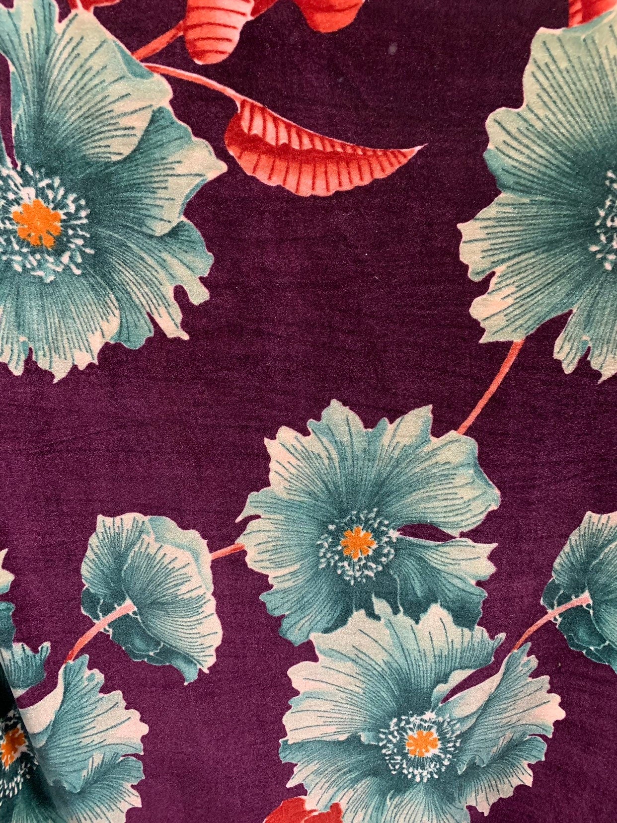 Big flower design heavy stretch print velvet 4way 58/60" Sold by the YD. Ships worldwide from Los Angeles California USA.