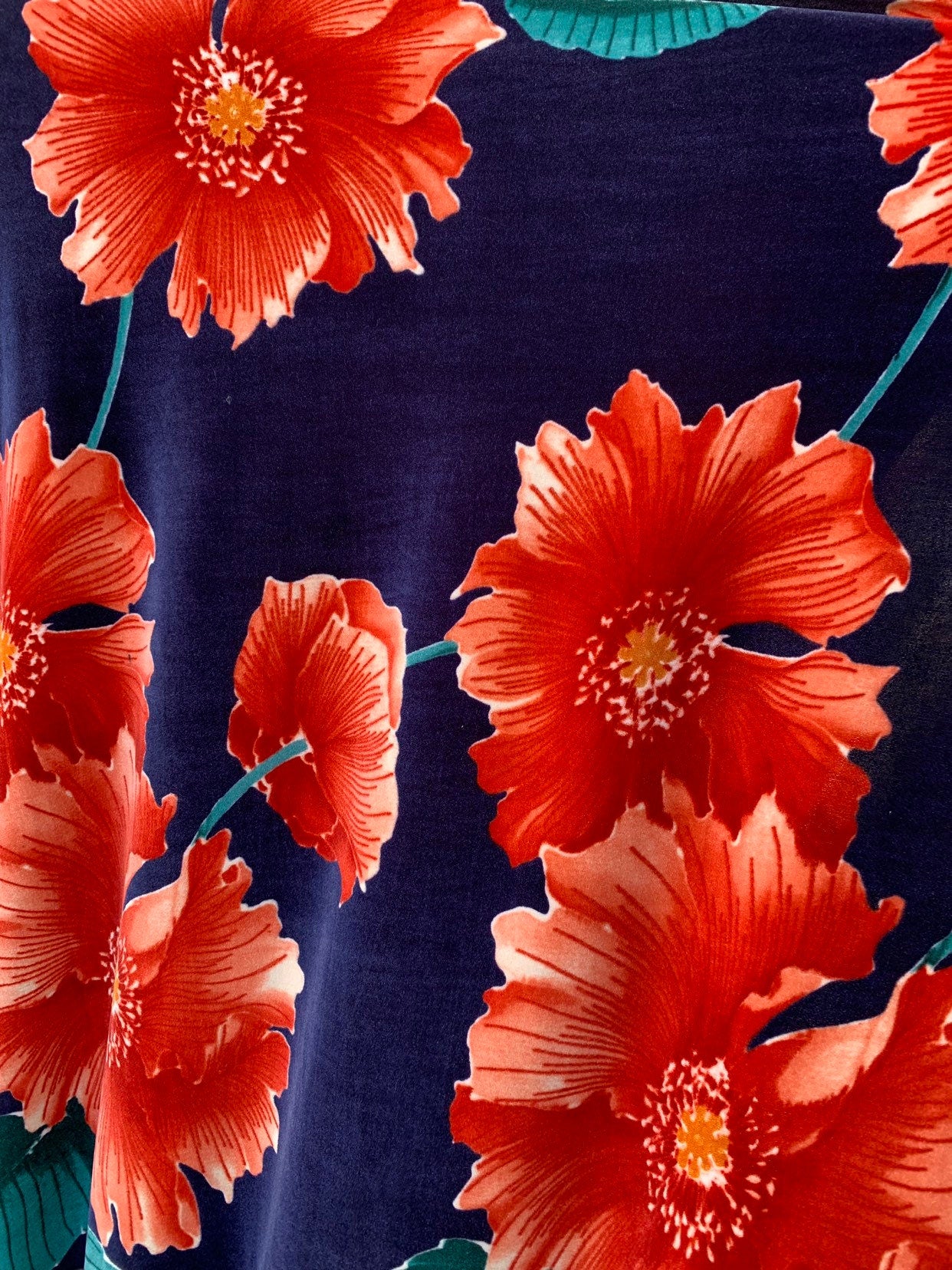 Big flower design heavy stretch print velvet 4way 58/60" Sold by the YD. Ships worldwide from Los Angeles California USA.