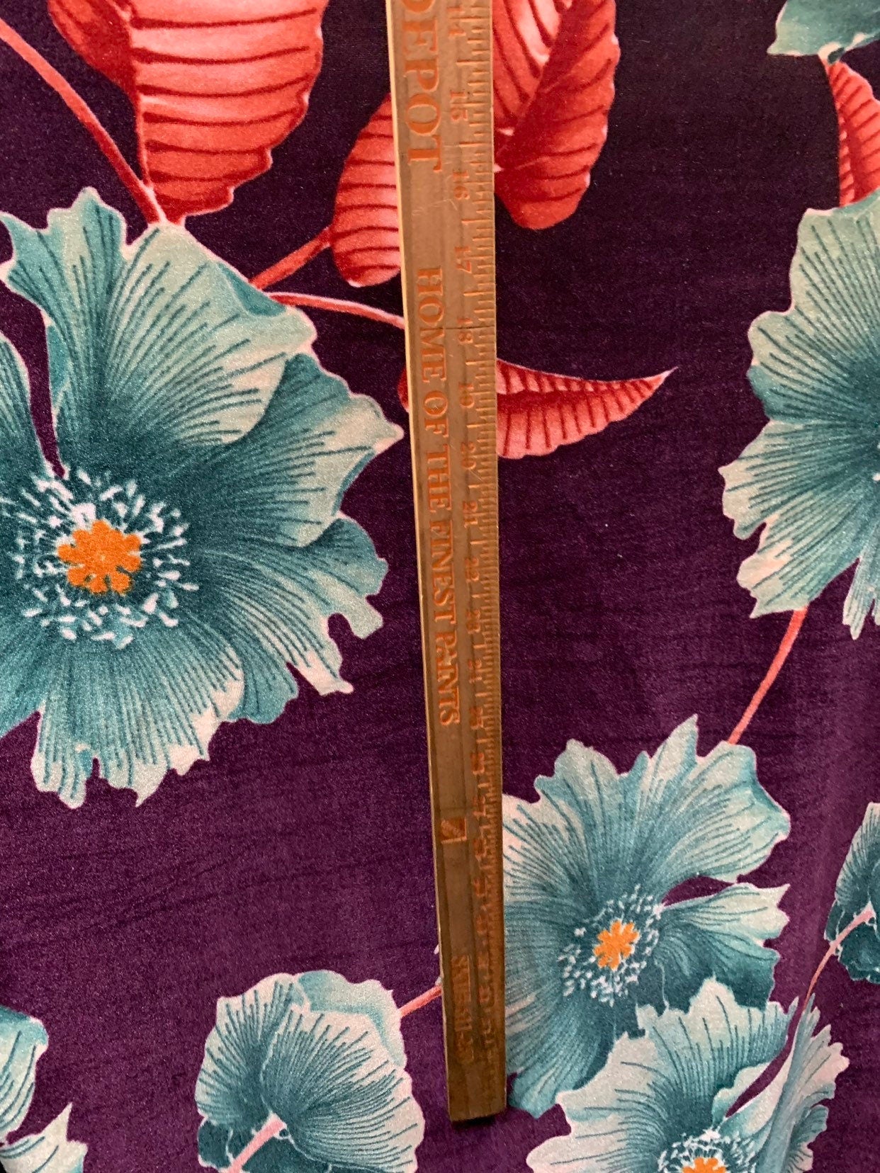 Big flower design heavy stretch print velvet 4way 58/60" Sold by the YD. Ships worldwide from Los Angeles California USA.