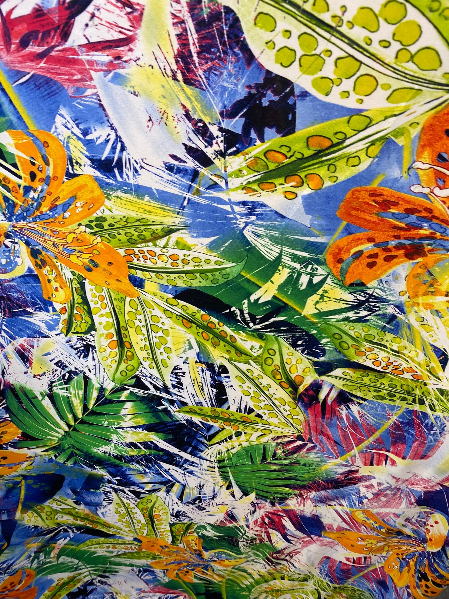 New print poly spandex tropical design 4-way Stretch 58/60” Sold by the YD. Ships worldwide from Los Angeles California USA.