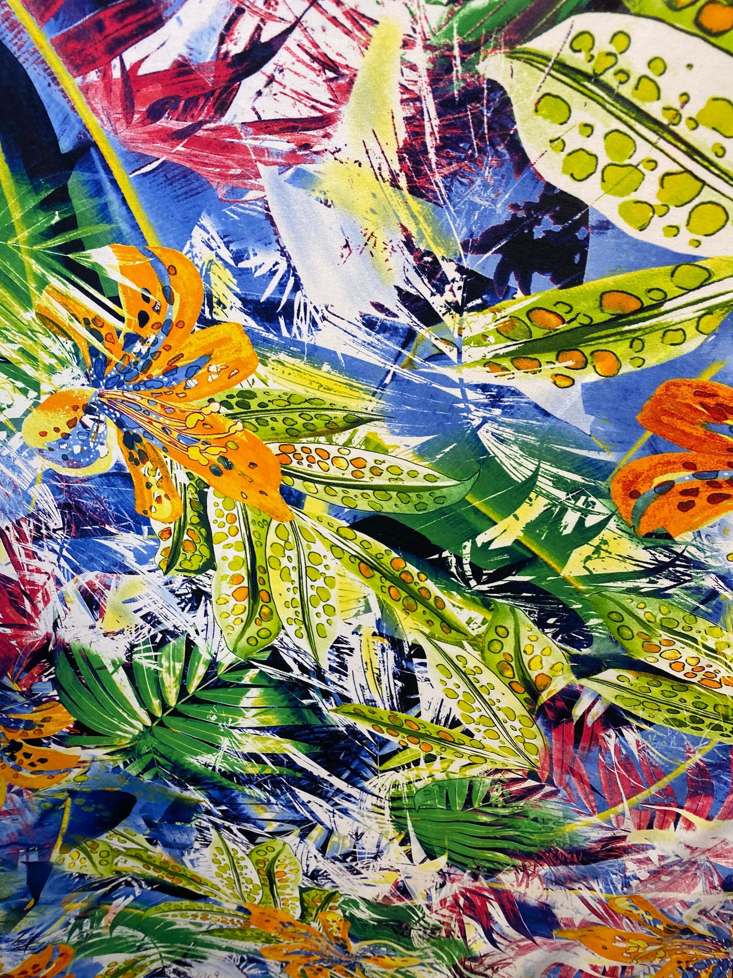 New print poly spandex tropical design 4-way Stretch 58/60” Sold by the YD. Ships worldwide from Los Angeles California USA.