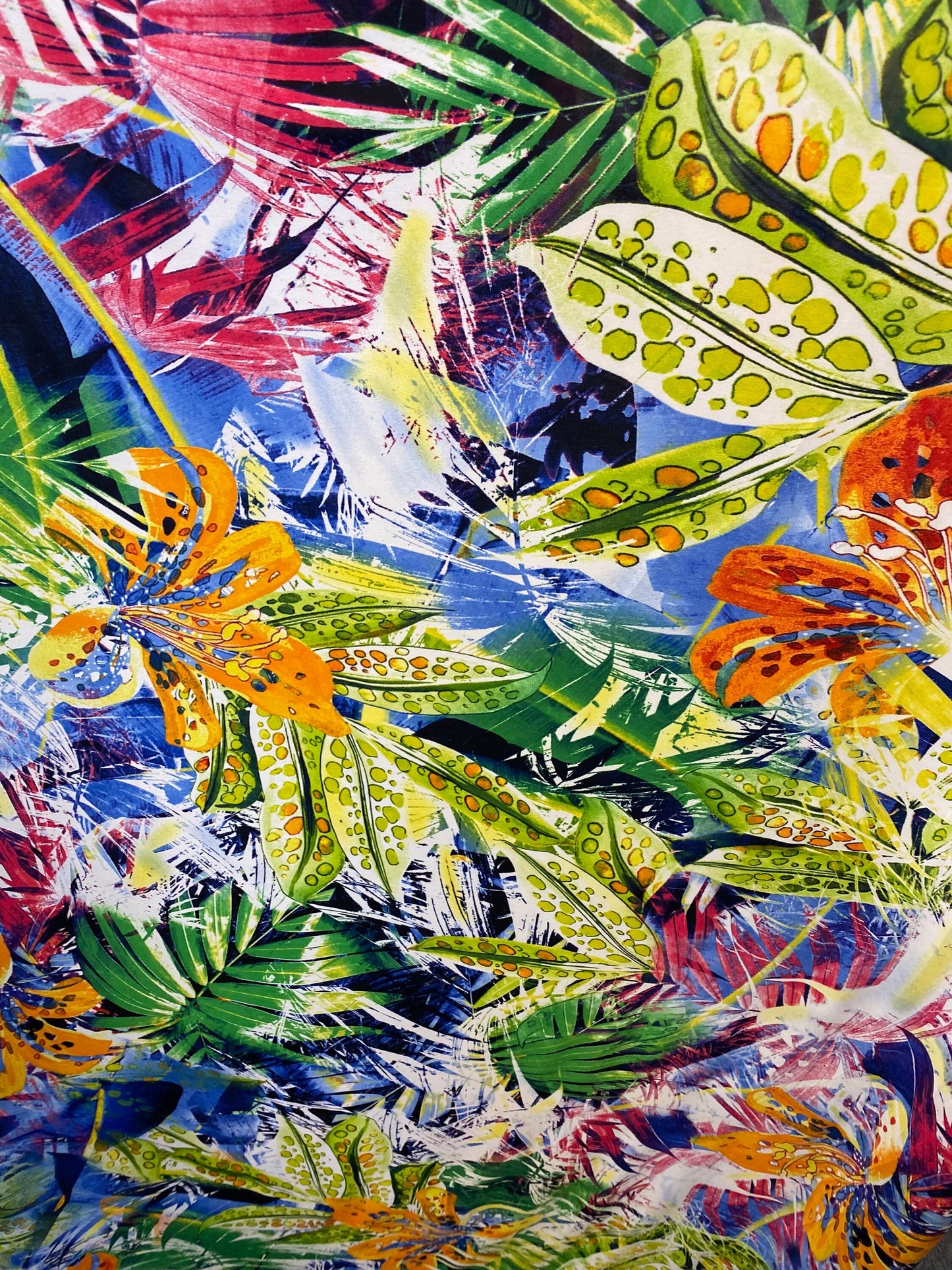 New print poly spandex tropical design 4-way Stretch 58/60” Sold by the YD. Ships worldwide from Los Angeles California USA.