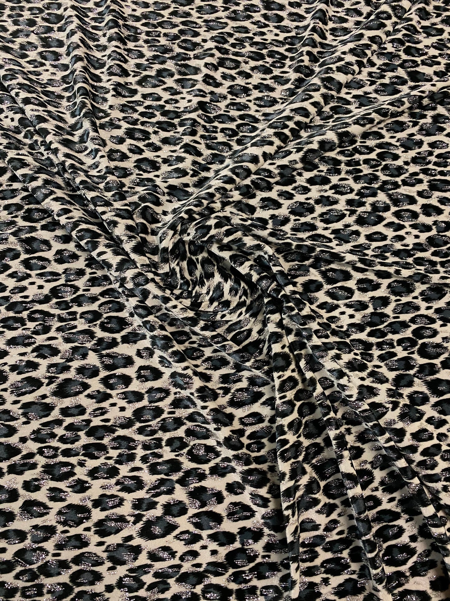 Leopard design with silver/glitter print on velvet 420gsm 4way stretch 58/60” Sold by the YD. Ships worldwide from Los Angeles California US