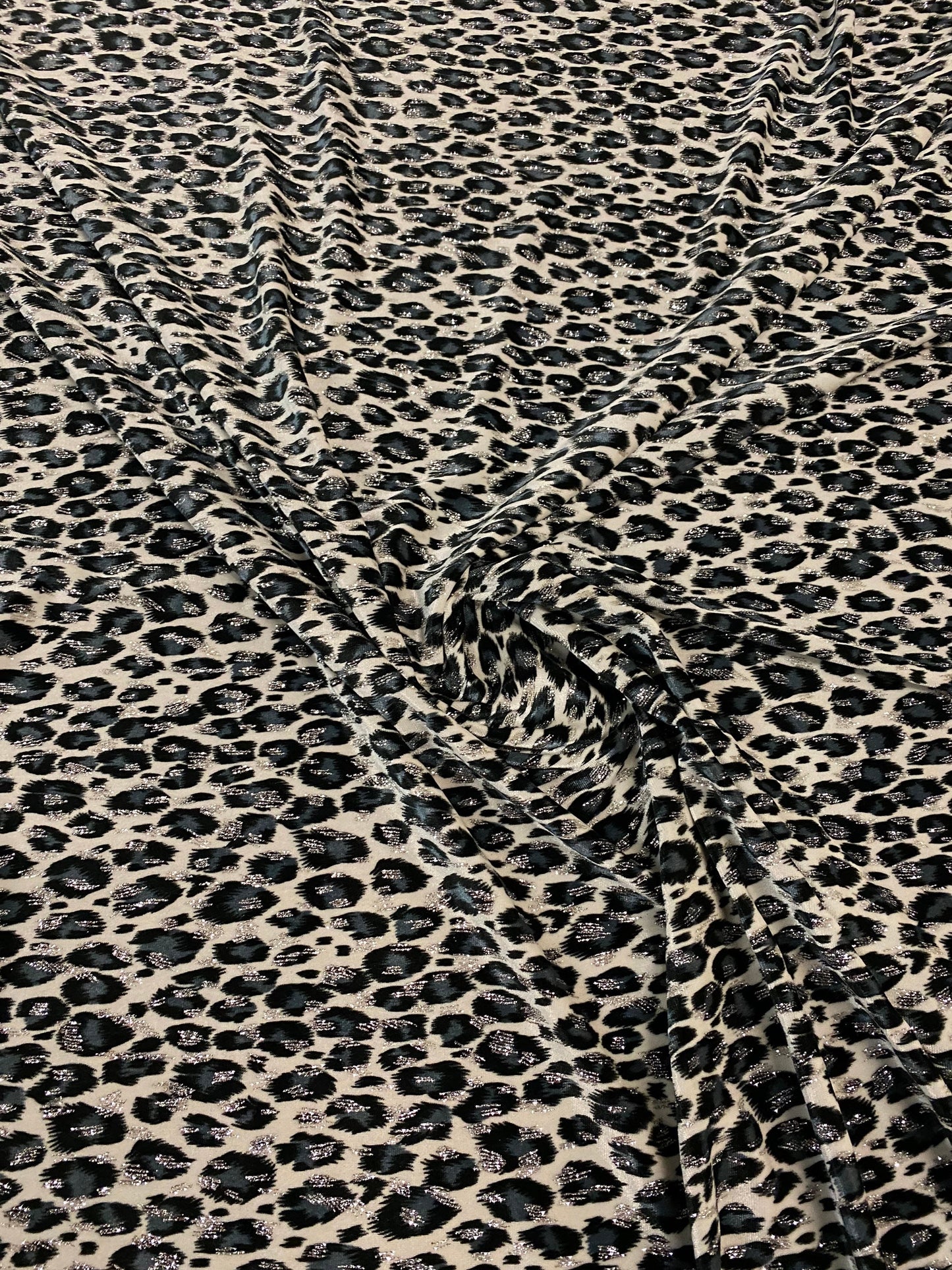 Leopard design with silver/glitter print on velvet 420gsm 4way stretch 58/60” Sold by the YD. Ships worldwide from Los Angeles California US