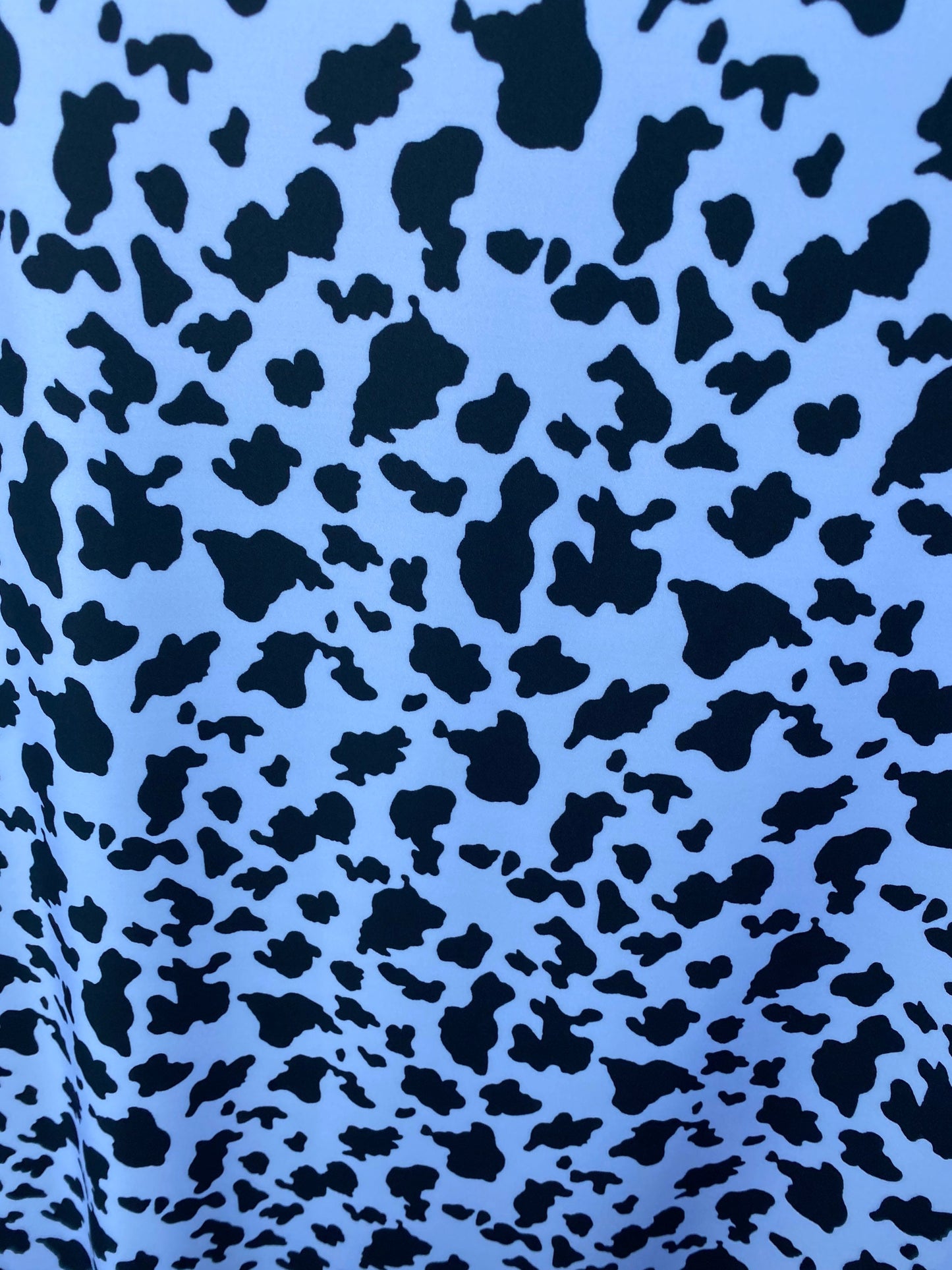 Cow design print on great quality of nylon spandex 4-way stretch 58/60” Sold by the YD. Ships Worldwide from Los Angeles California USA.