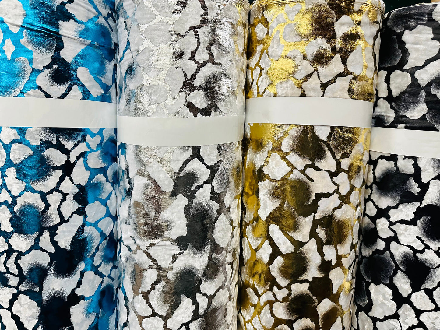 Giraffe design Exotic animal print on stretch velvet with foil 4-way stretch 58/60”