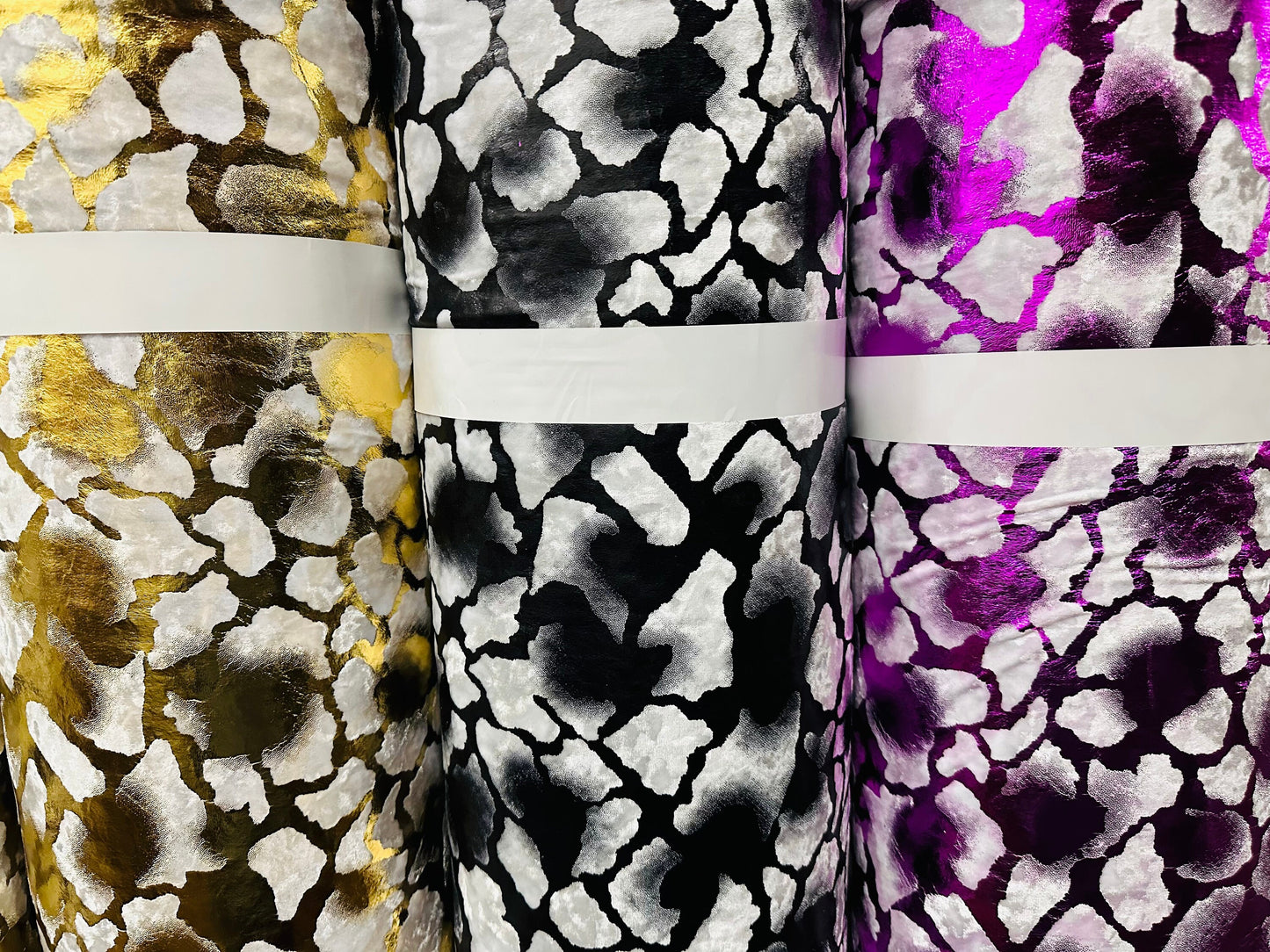 Giraffe design Exotic animal print on stretch velvet with foil 4-way stretch 58/60”