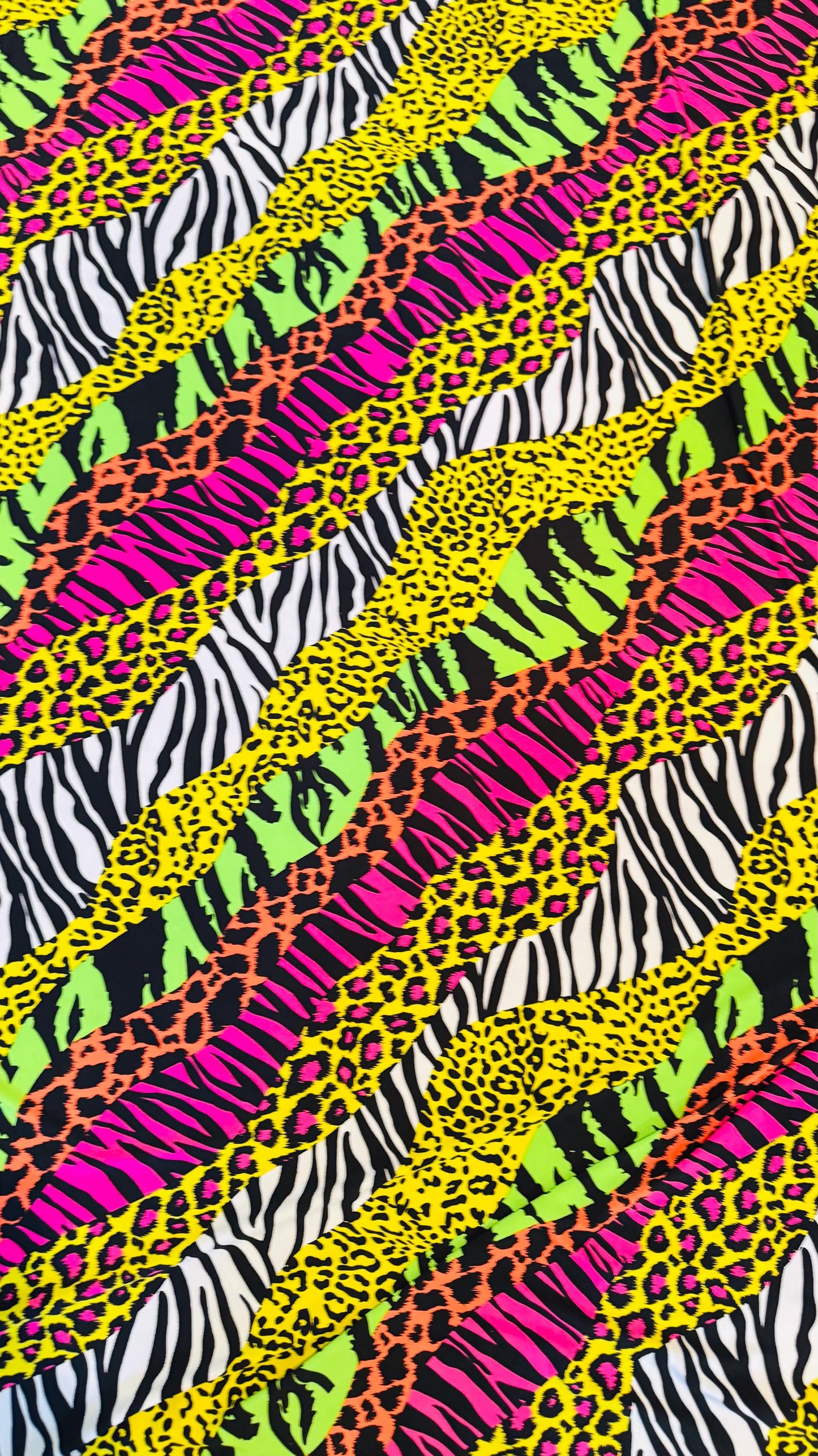 New safari design multi patch work multicolor print on poly spandex 4way stretch 58/60" Sold by the YD. Ships worldwide from Los Ángeles CA