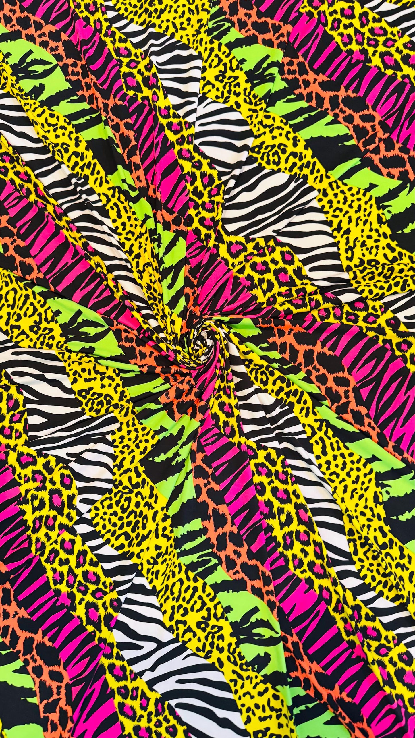 New safari design multi patch work multicolor print on poly spandex 4way stretch 58/60" Sold by the YD. Ships worldwide from Los Ángeles CA