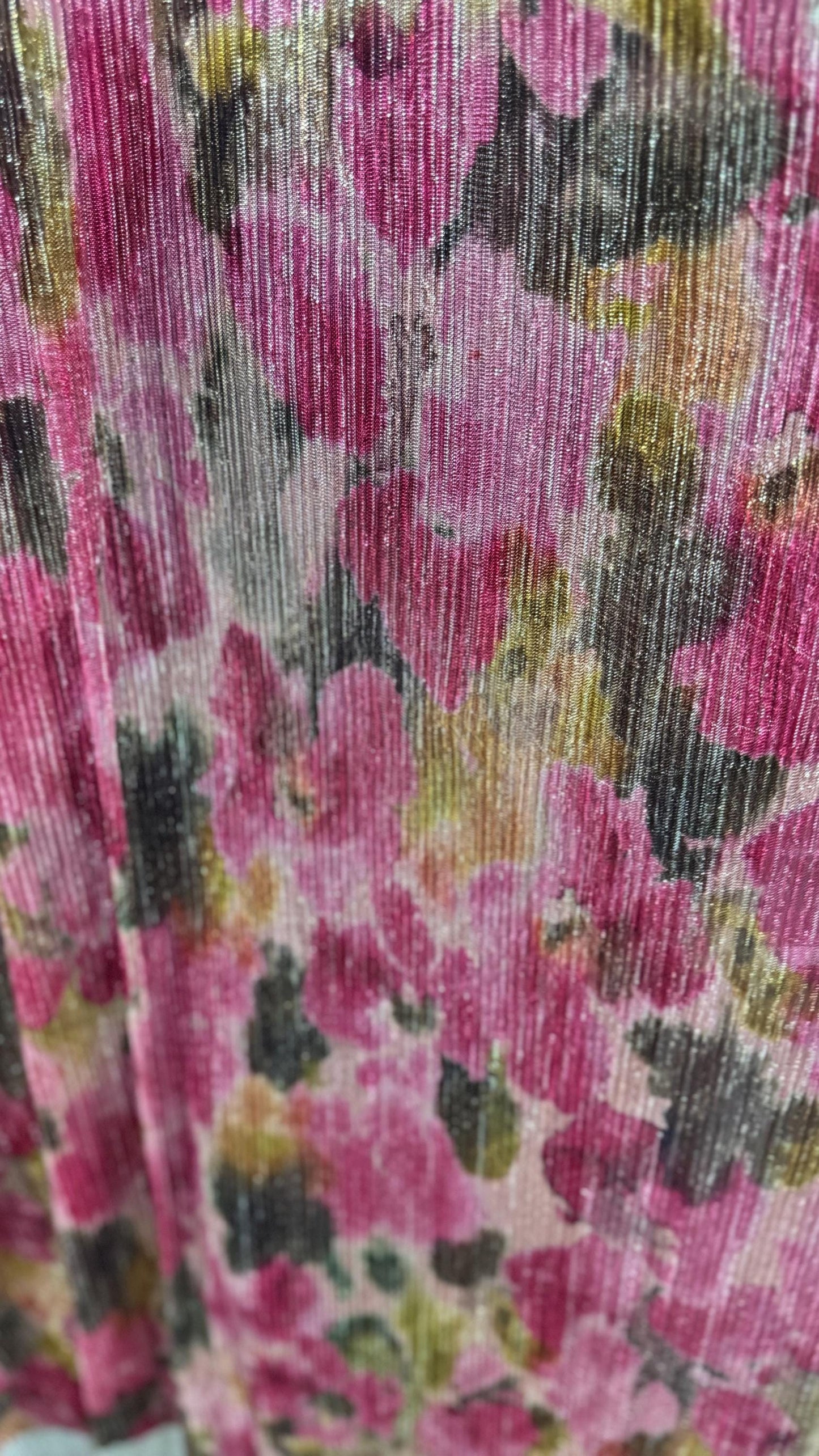 New Flower Abstract Design Pleated metallic stretch mesh 4way stretch 58/60" Sold by the YD. Ships worldwide from Los Angeles California