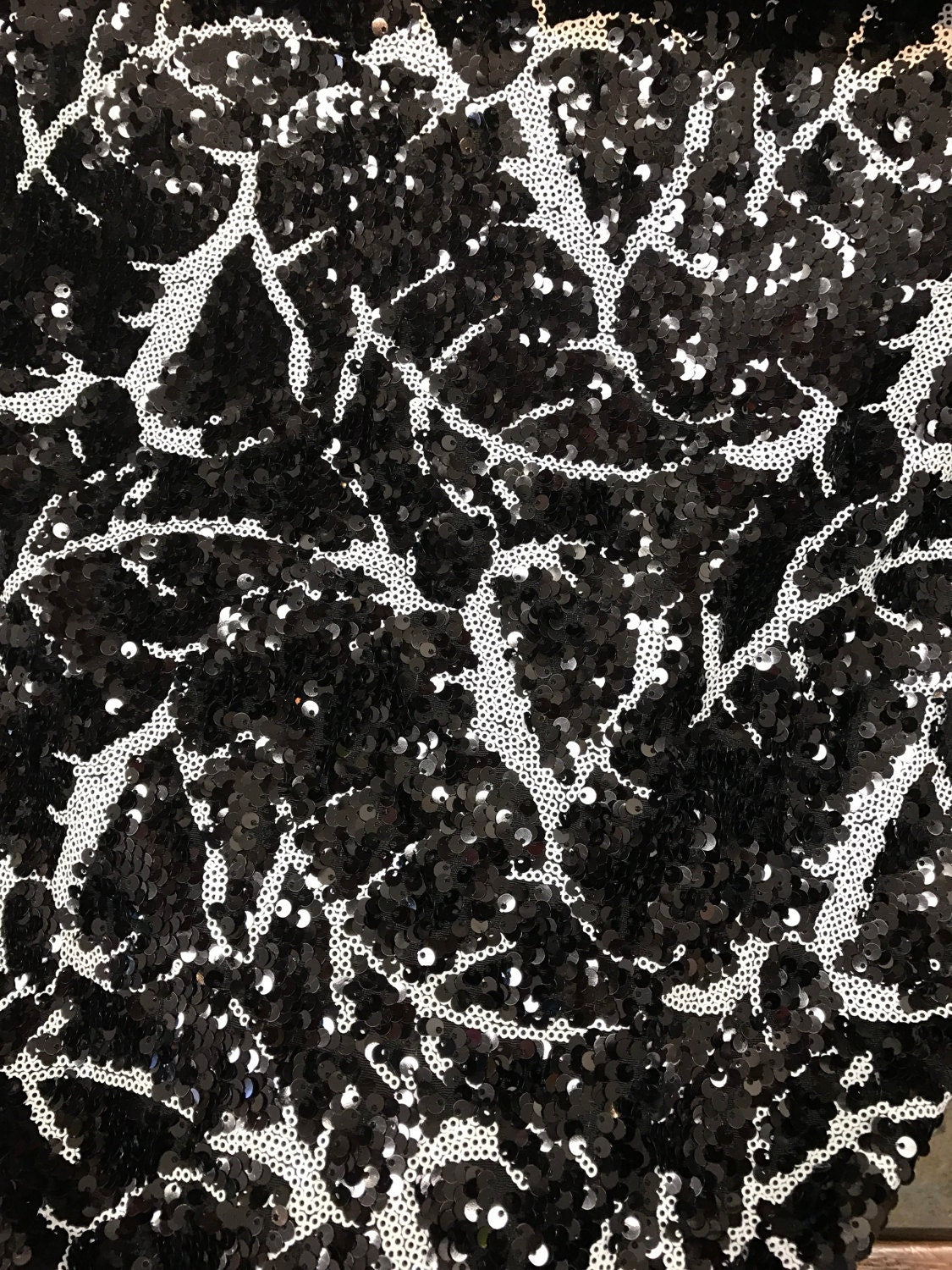 New sequins LEAF design 2tone all over on spandex base 2way stretch 54/55" sold by the yd. Ships worldwide from Los Ángeles California USA
