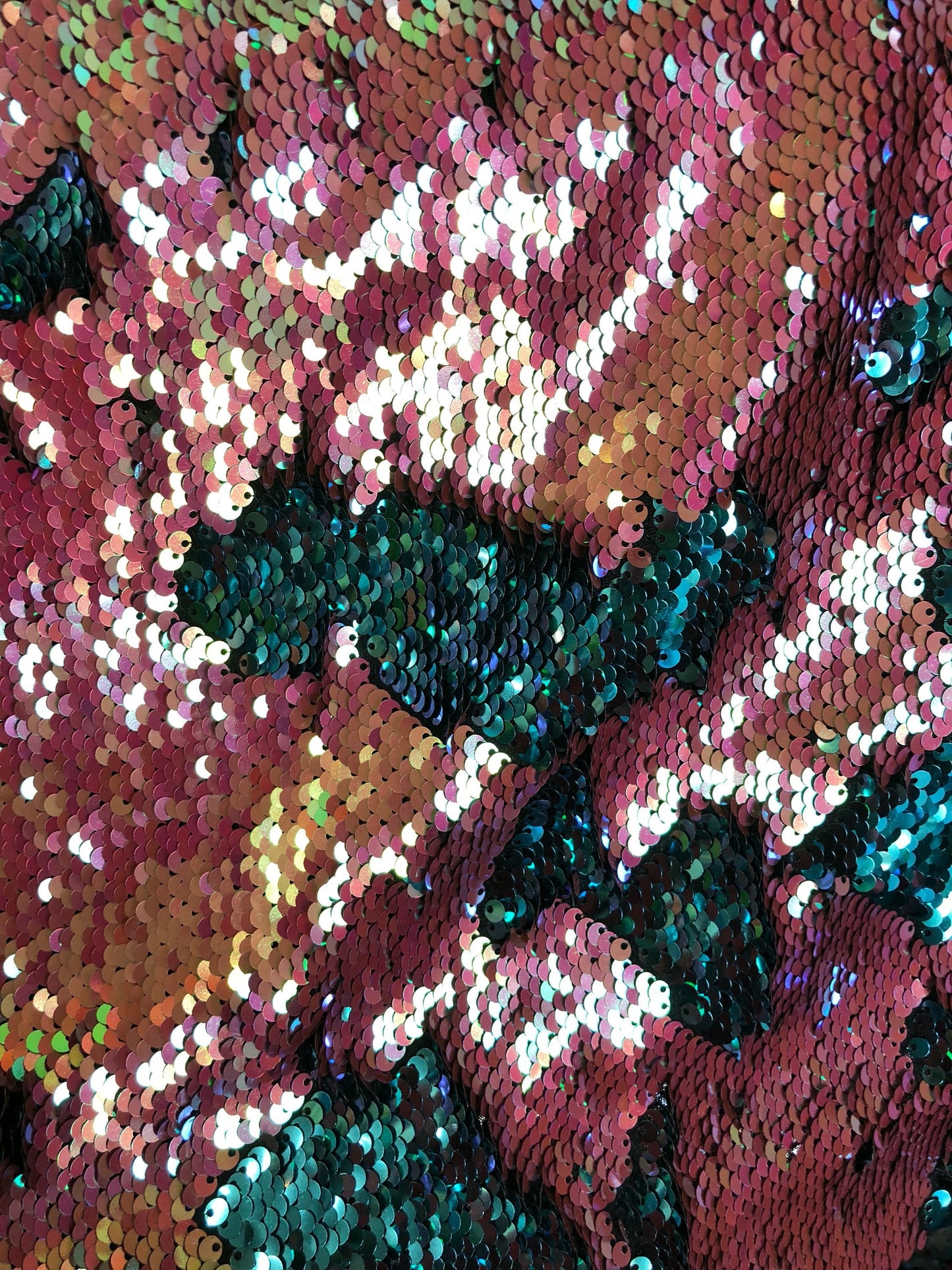 New dusty rose/turquoise flip up sequins on lycra base 2way Stretch 58/60" Sold by the YD. Ships worldwide from Los Ángeles California USA.