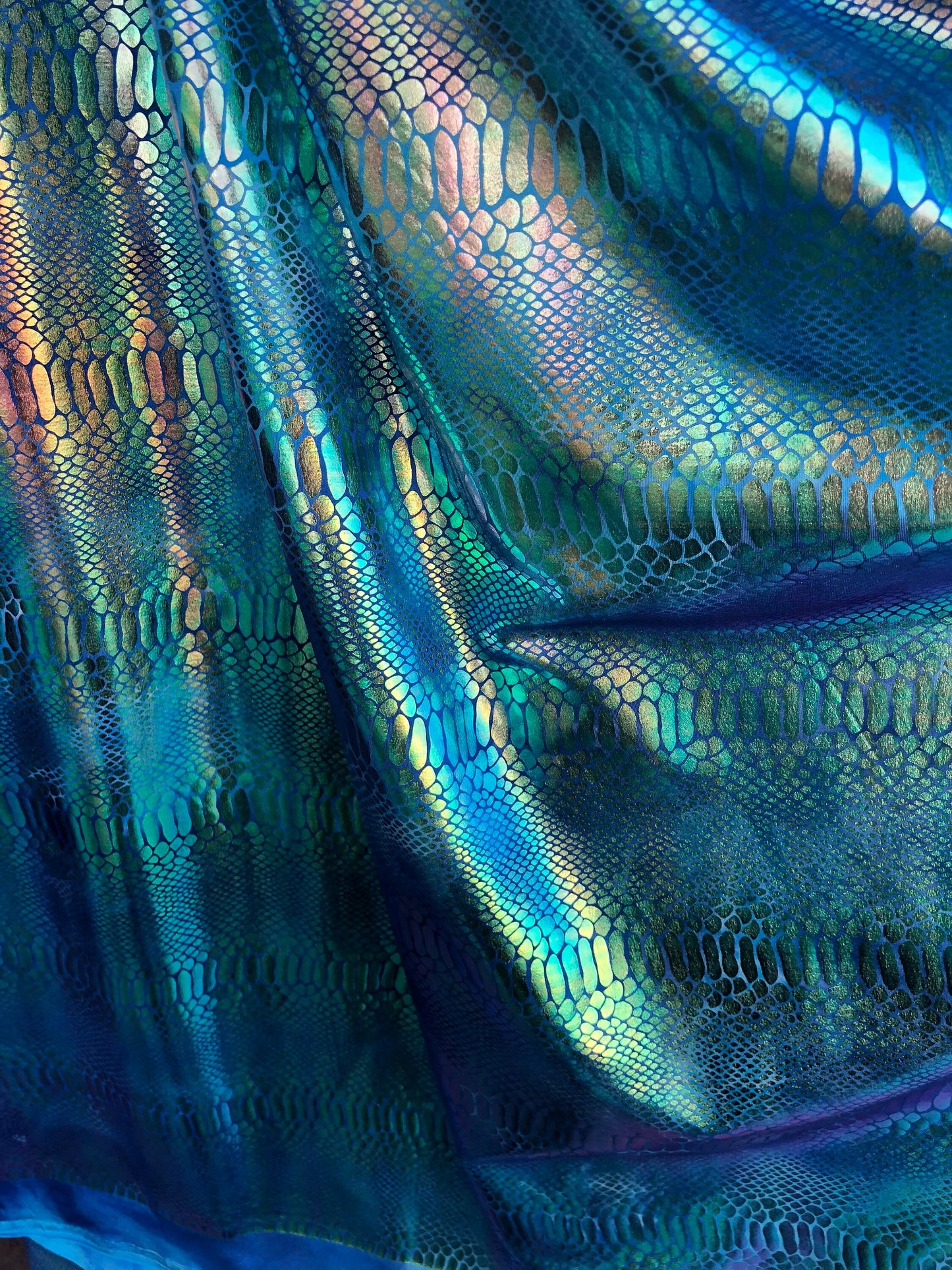 New tie dye iridescent foil crocodile design blue/green 4 way stretch 58/60" Sold by the YD. Ships worldwide from Los Ángeles California USA