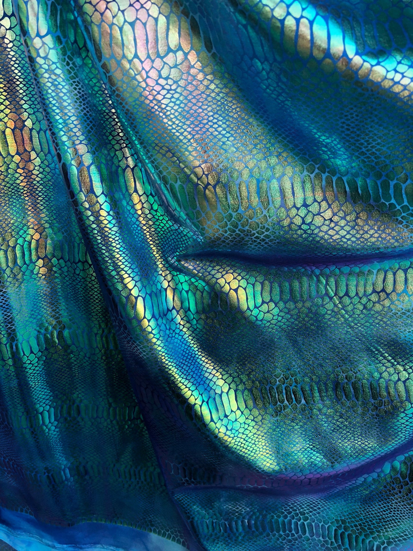 New tie dye iridescent foil crocodile design blue/green 4 way stretch 58/60" Sold by the YD. Ships worldwide from Los Ángeles California USA