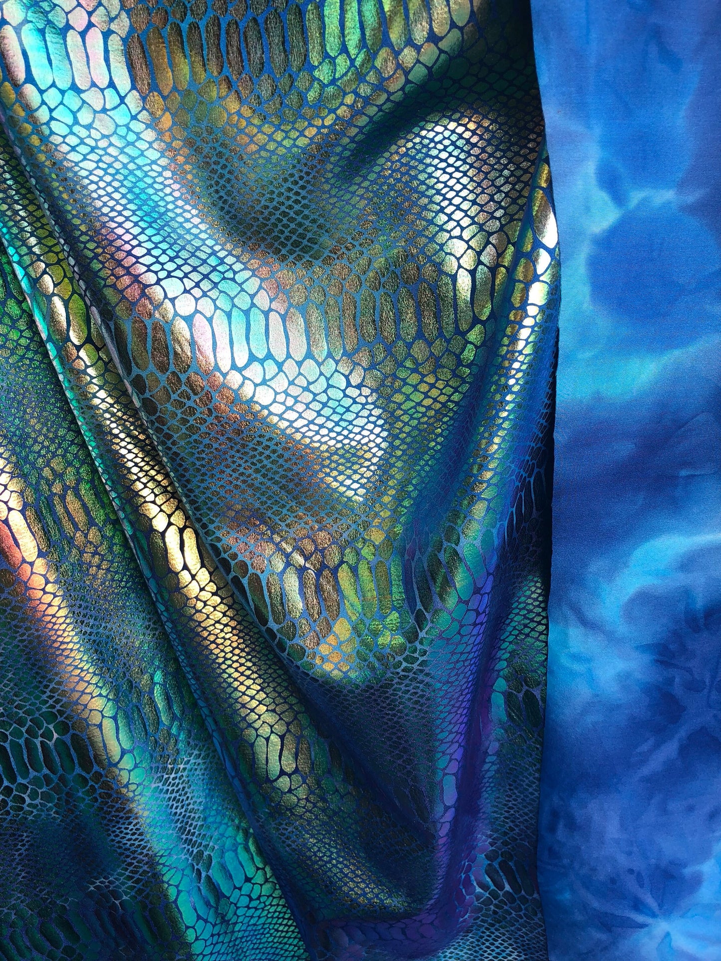 New tie dye iridescent foil crocodile design blue/green 4 way stretch 58/60" Sold by the YD. Ships worldwide from Los Ángeles California USA