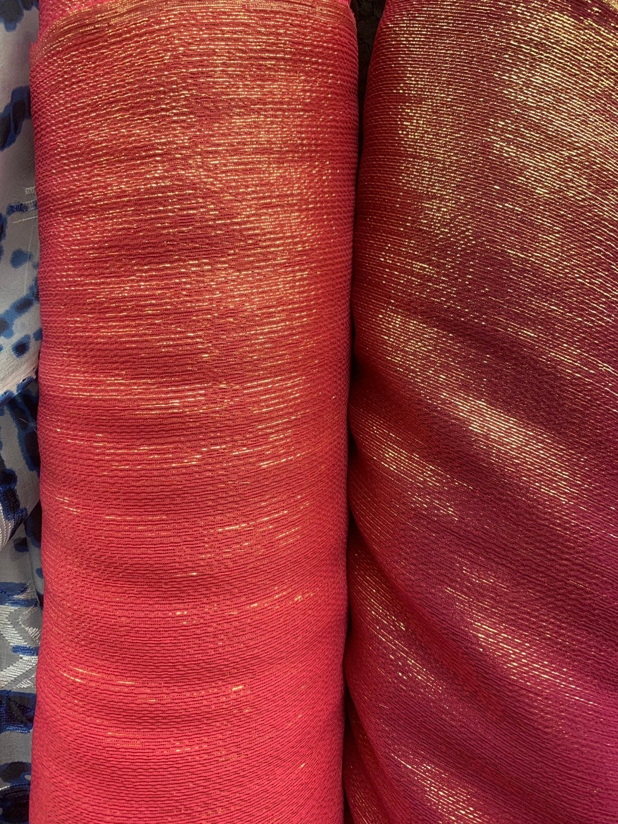 Silk metallic chiffon 2way Stretch 44/45" Sold by the YD. Ships worldwide from Los Ángeles California USA.