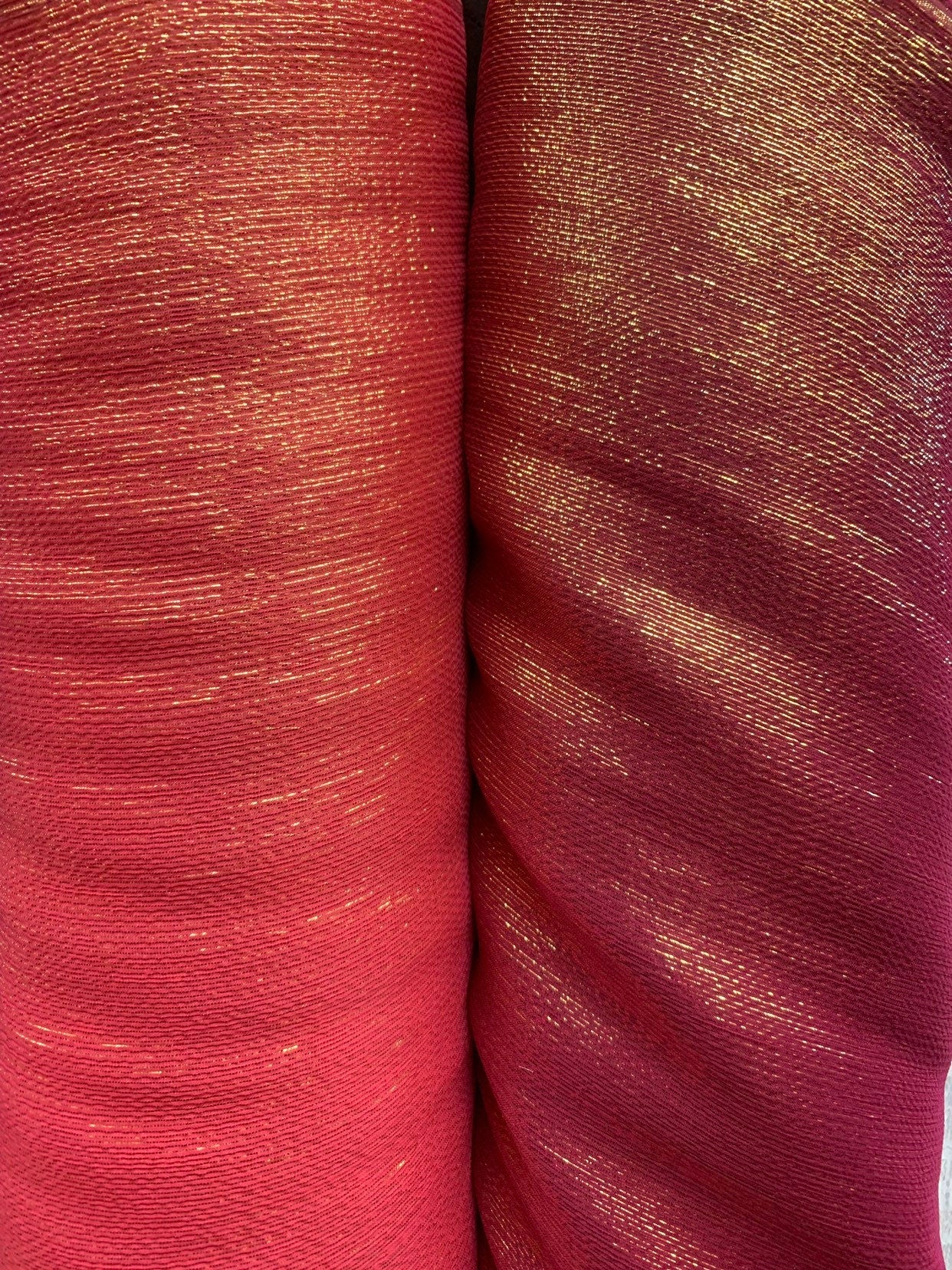 Silk metallic chiffon 2way Stretch 44/45" Sold by the YD. Ships worldwide from Los Ángeles California USA.