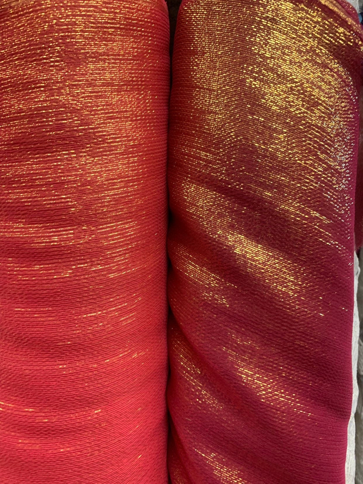 Silk metallic chiffon 2way Stretch 44/45" Sold by the YD. Ships worldwide from Los Ángeles California USA.