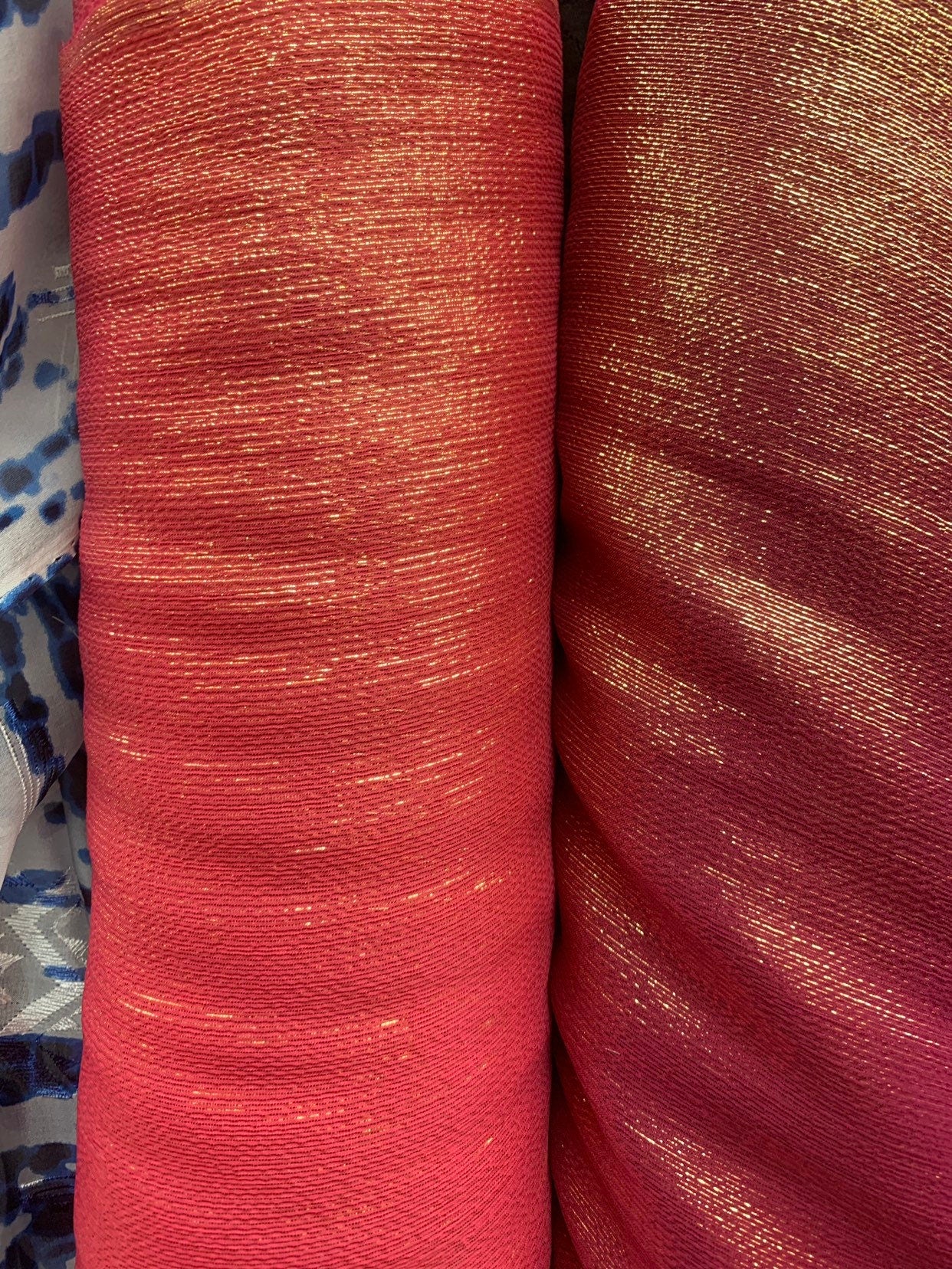 Silk metallic chiffon 2way Stretch 44/45" Sold by the YD. Ships worldwide from Los Ángeles California USA.