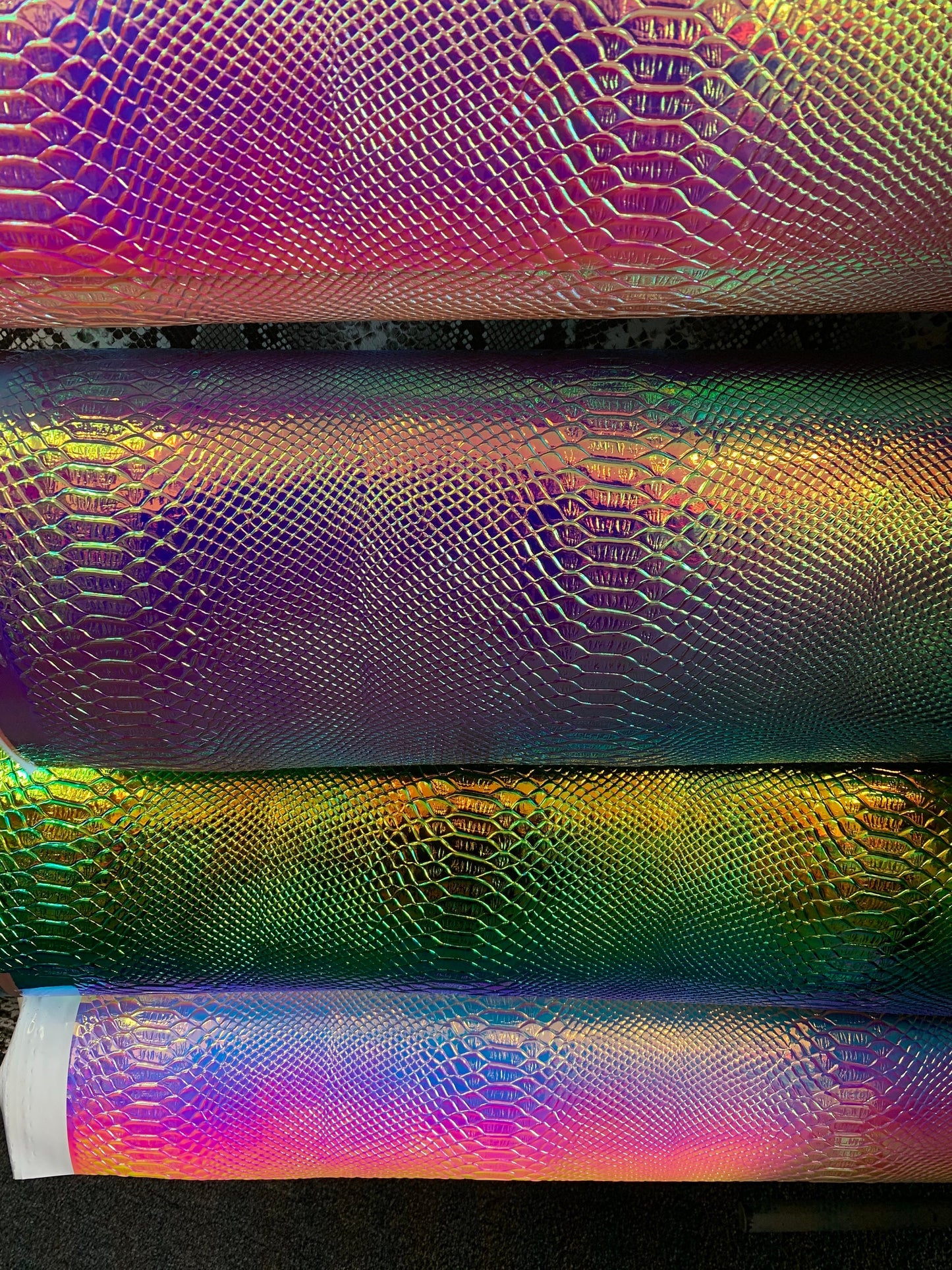 New Alligator design iridescent vinyl non stretch 58/60” Sold by the YD. Ships worldwide from Los Ángeles California USA.