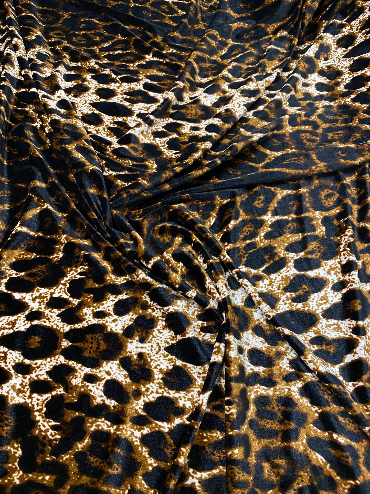 New exotic animal print leopard design print on heavy stretch velvet 4-way 58/60” Sold by the YD. Ships worldwide from Los Ángeles CA USA.