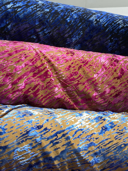 New burnout velvet exotic animal print design 2-tone color 2-way stretch 58/60” Sold by the YD. Ships worldwide from Los Ángeles California.