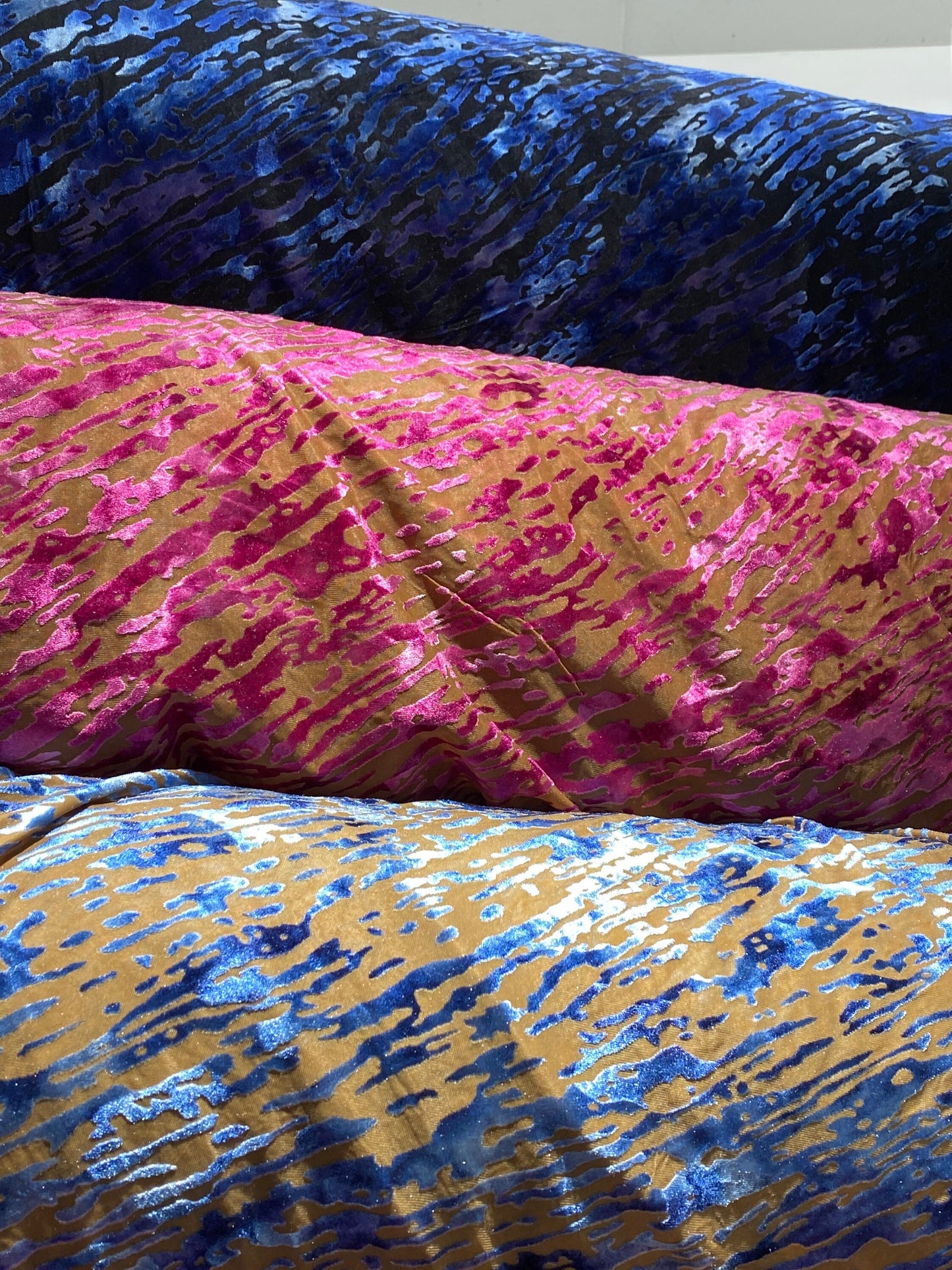 New burnout velvet exotic animal print design 2-tone color 2-way stretch 58/60” Sold by the YD. Ships worldwide from Los Ángeles California.