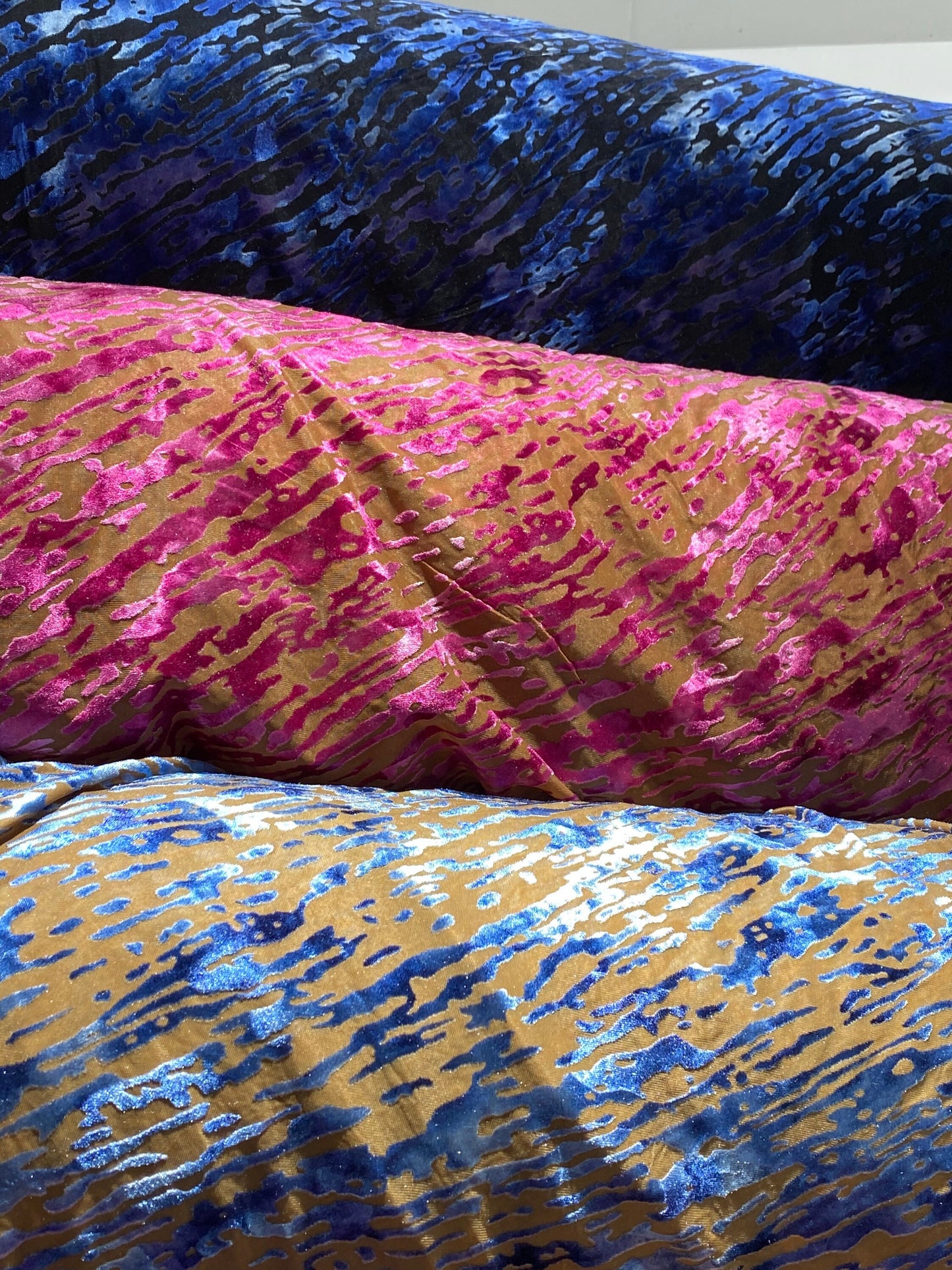 New burnout velvet exotic animal print design 2-tone color 2-way stretch 58/60” Sold by the YD. Ships worldwide from Los Ángeles California.
