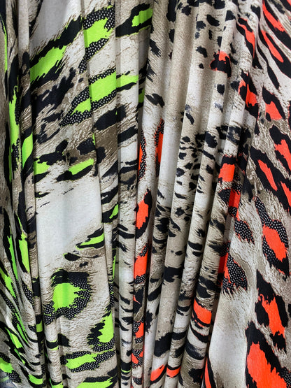 Animal print design great quality medium weight poly spandex 4-way stretch 58/60” Sold by the YD. Ships worldwide from Los Angeles CA USA.