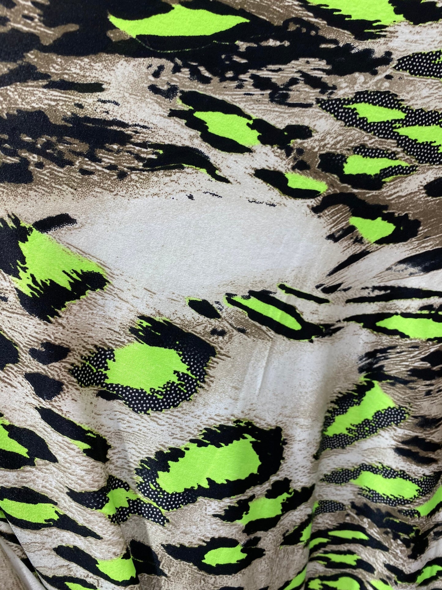 Animal print design great quality medium weight poly spandex 4-way stretch 58/60” Sold by the YD. Ships worldwide from Los Angeles CA USA.