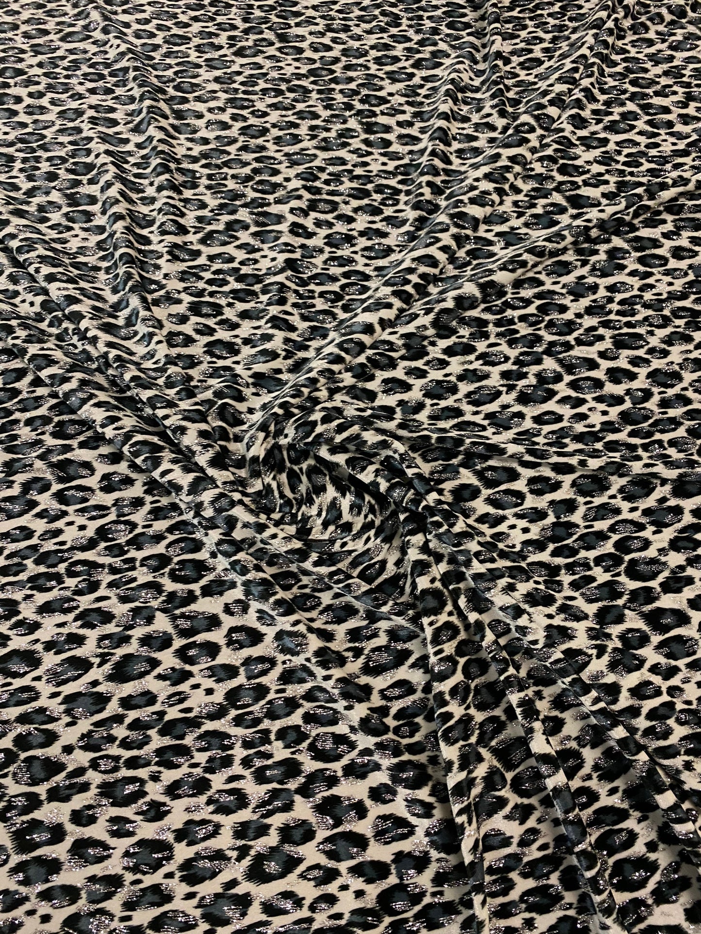 Leopard design with silver/glitter print on velvet 420gsm 4way stretch 58/60” Sold by the YD. Ships worldwide from Los Angeles California US