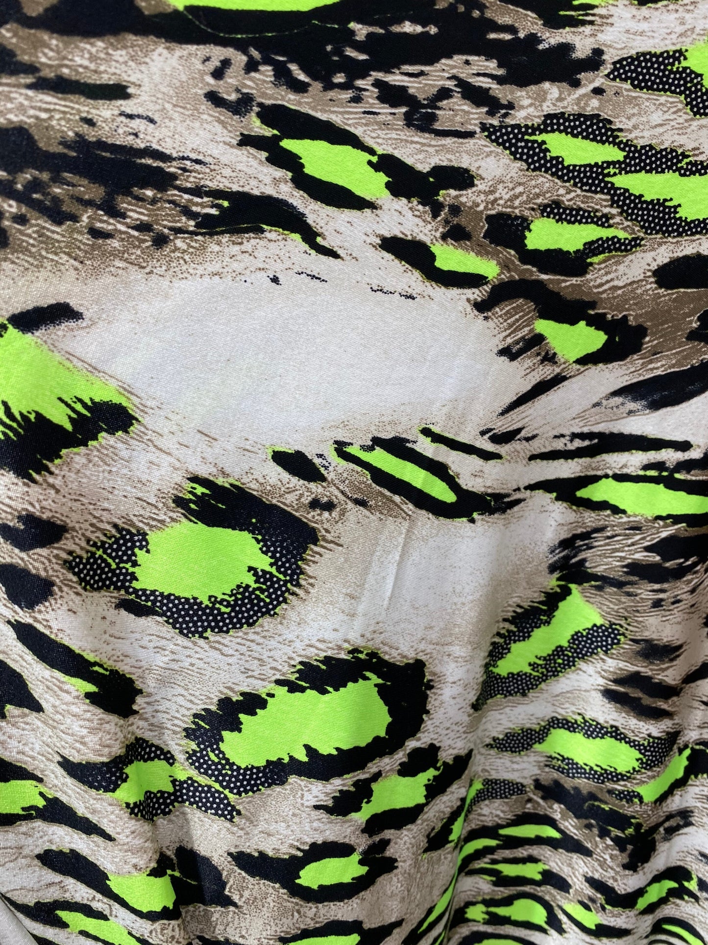 Animal print design great quality medium weight poly spandex 4-way stretch 58/60” Sold by the YD. Ships worldwide from Los Angeles CA USA.