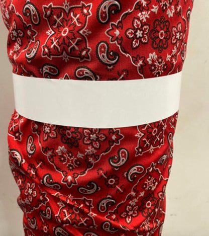 Bandana paisley design metallic spandex 4-way stretch 58/60” Sold by the YD. Ships Worldwide from Los Angeles California USA.
