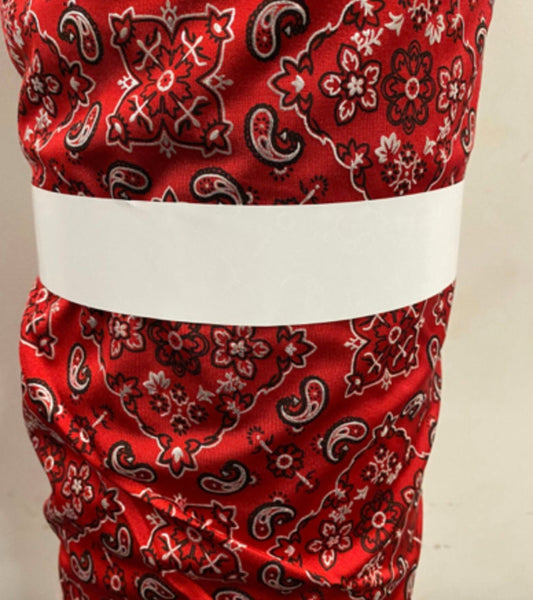 Bandana paisley design metallic spandex 4-way stretch 58/60” Sold by the YD. Ships Worldwide from Los Angeles California USA.