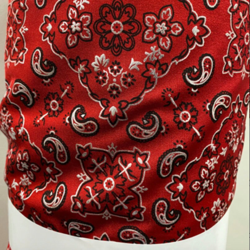 Bandana paisley design metallic spandex 4-way stretch 58/60” Sold by the YD. Ships Worldwide from Los Angeles California USA.