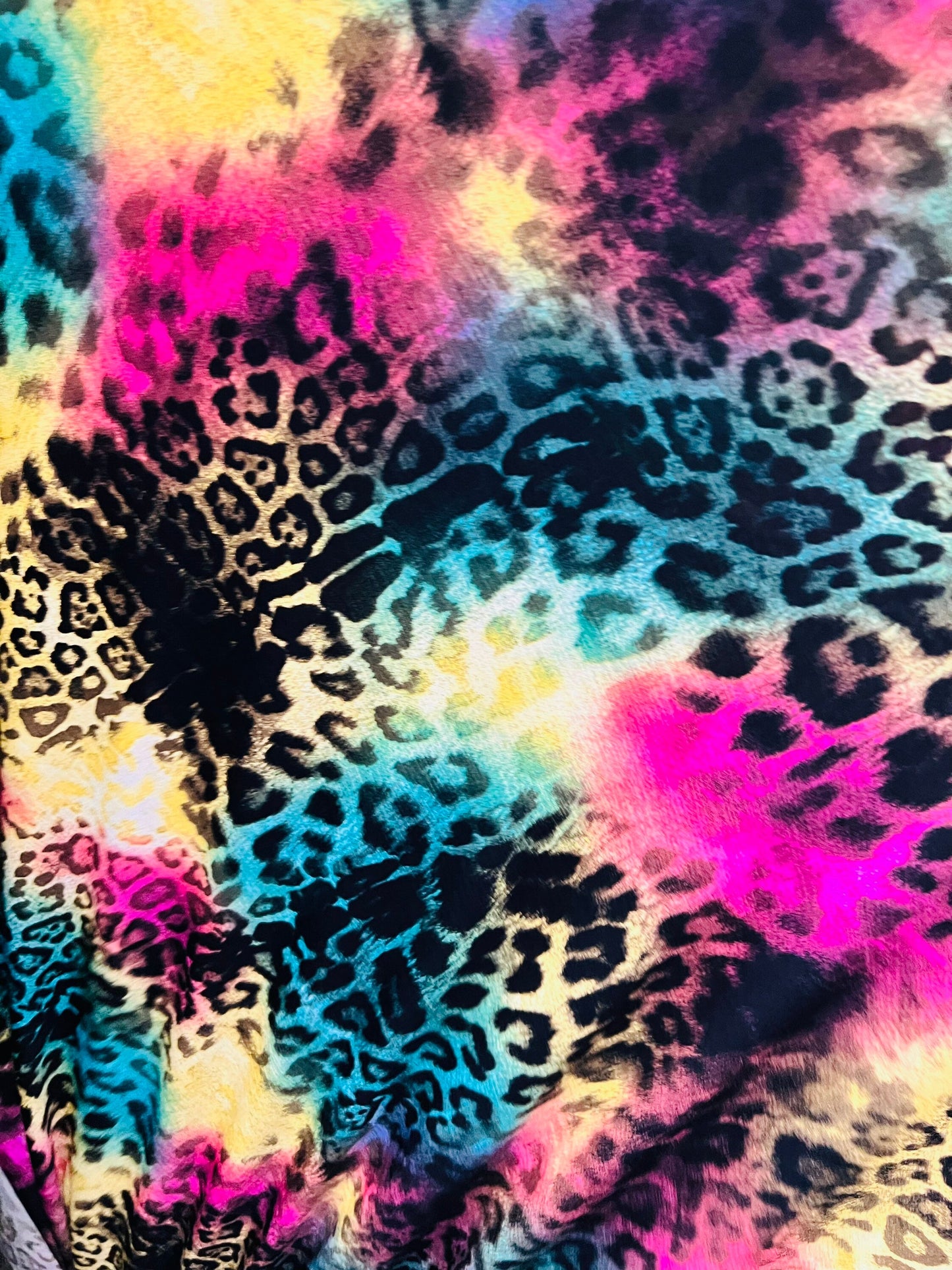 New Exotic animal print multicolor print on poly spandex 4-way stretch 58/60” Sold by the YD. Ships worldwide from Los Ángeles California US