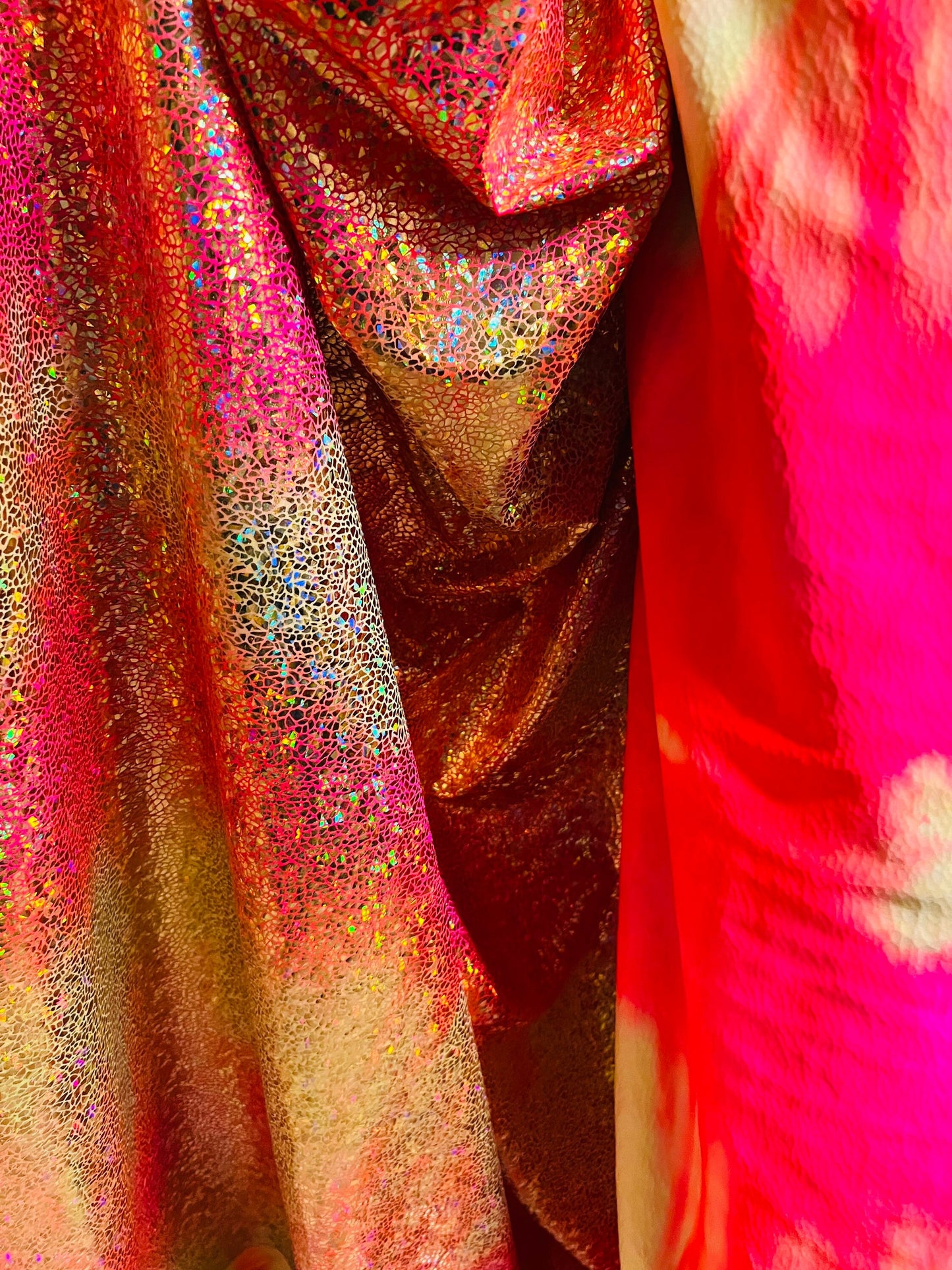 Hologram pebbles design metallic tie dye nylon spandex with foil 4-way stretch 58/60” Sold by the YD. Ships Worldwide from Los Ángeles CA