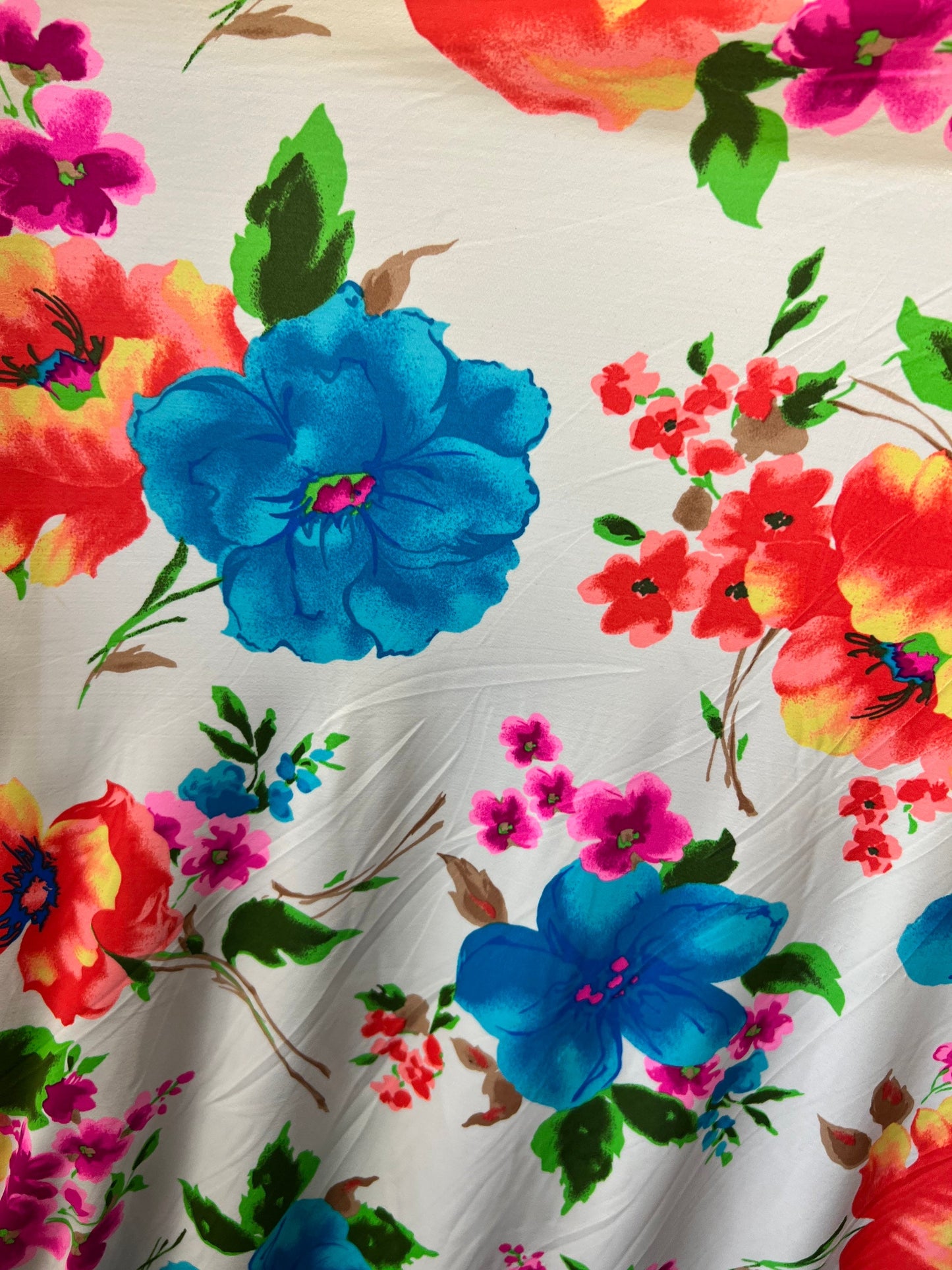 Flower design multicolor print on great quality of nylon spandex 4-way stretch 58/60” Sold by the YD. Ships Worldwide from Los Ángeles