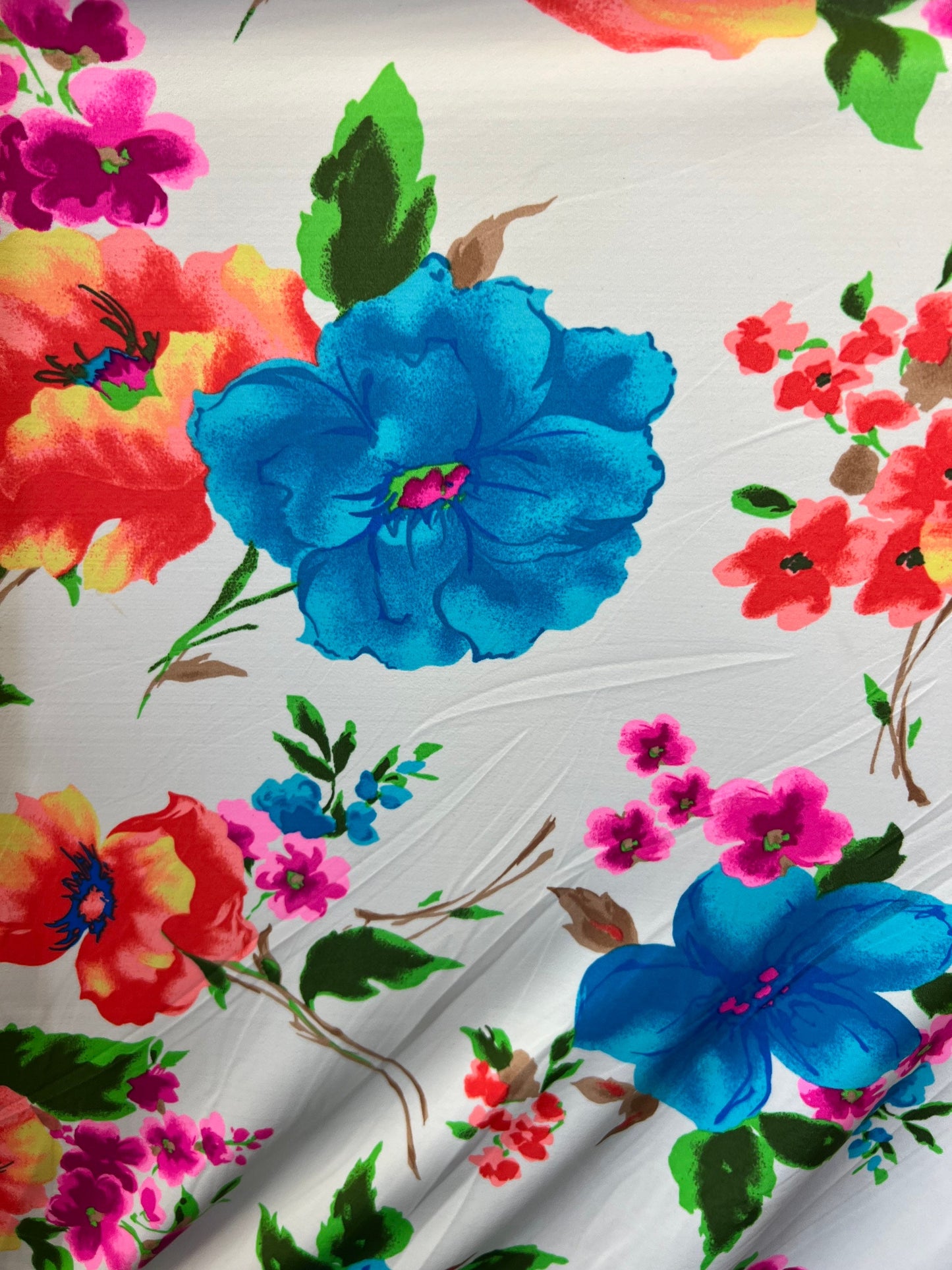 Flower design multicolor print on great quality of nylon spandex 4-way stretch 58/60” Sold by the YD. Ships Worldwide from Los Ángeles