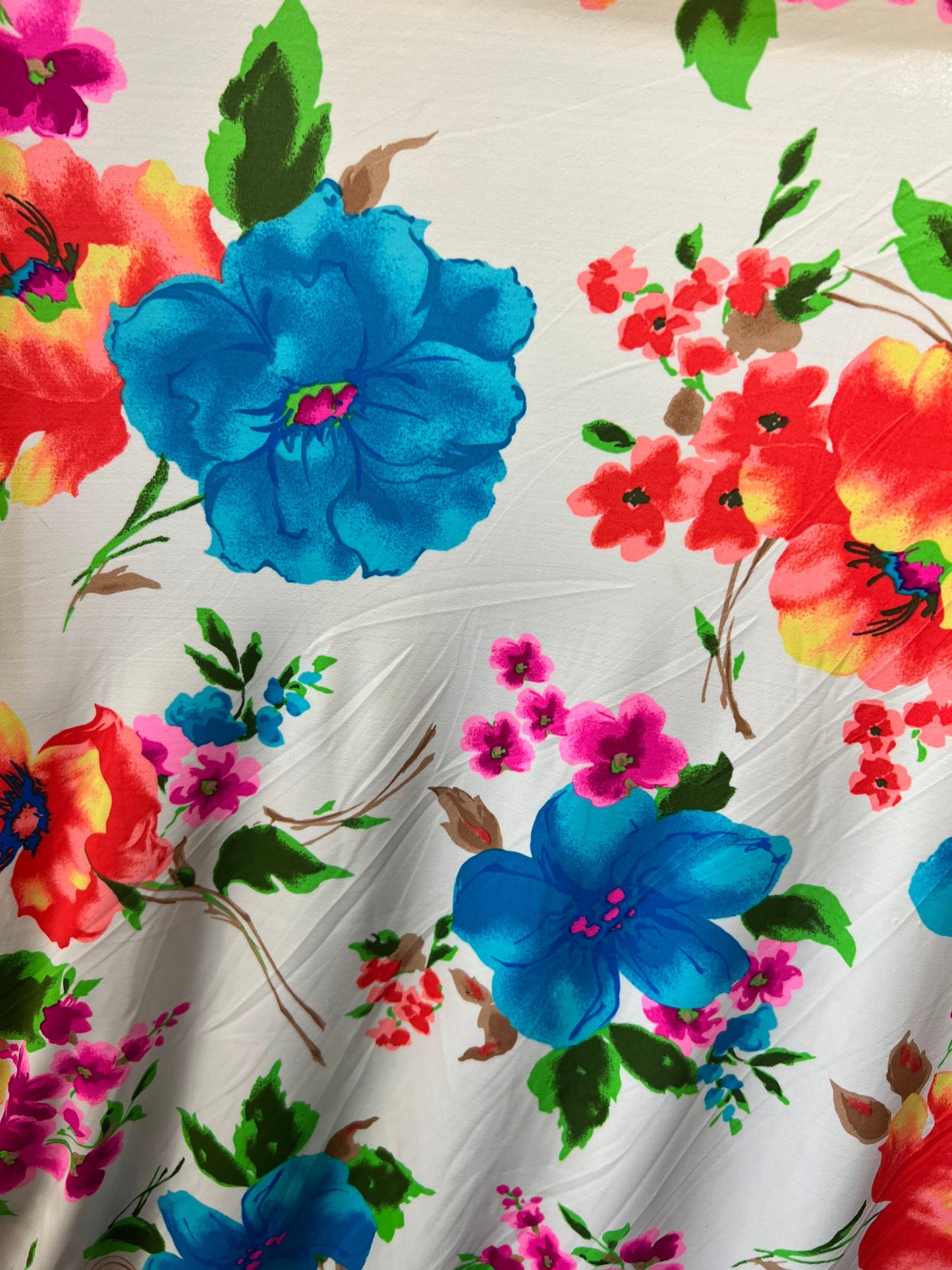 Flower design multicolor print on great quality of nylon spandex 4-way stretch 58/60” Sold by the YD. Ships Worldwide from Los Ángeles