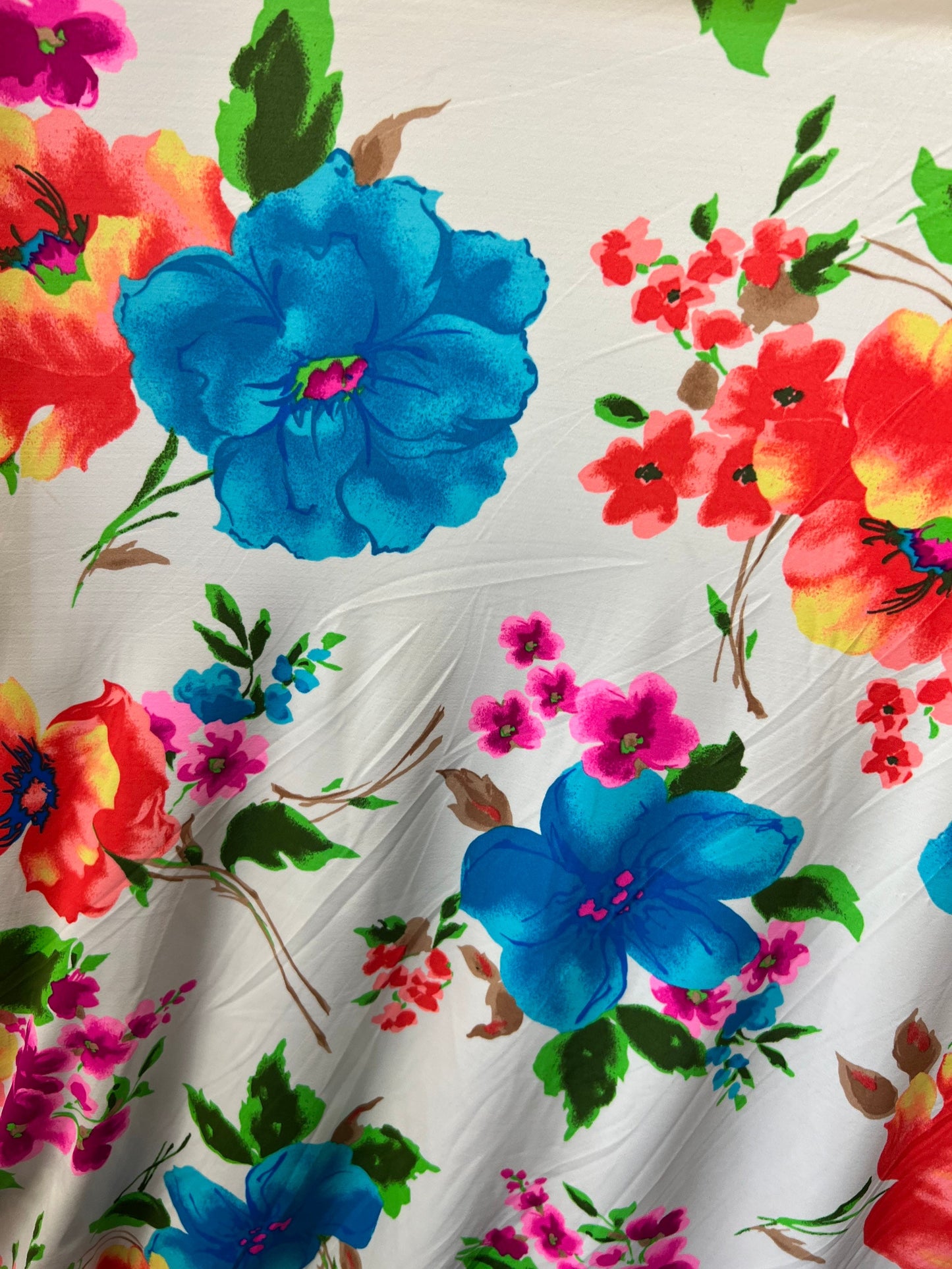 Flower design multicolor print on great quality of nylon spandex 4-way stretch 58/60” Sold by the YD. Ships Worldwide from Los Ángeles