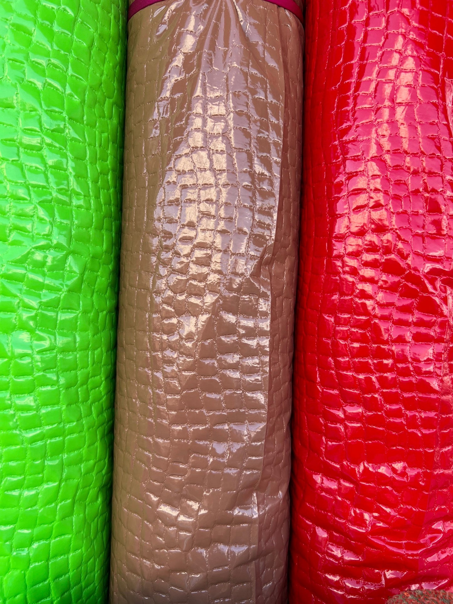 New crocodile stretch vinyl  shiny latex 4-way stretch 58/60” Sold by the YD. Ships worldwide from Los Ángeles California USA