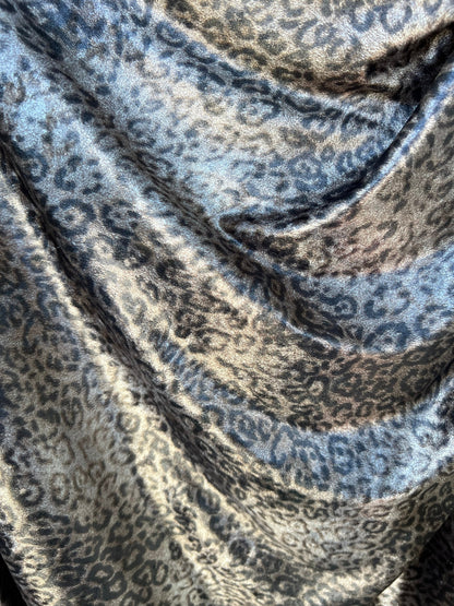 Exotic Leopard design print on great quality of stretch velvet 4-way stretch 58/60” Sold by the YD. Ships Worldwide from Los Angeles CA