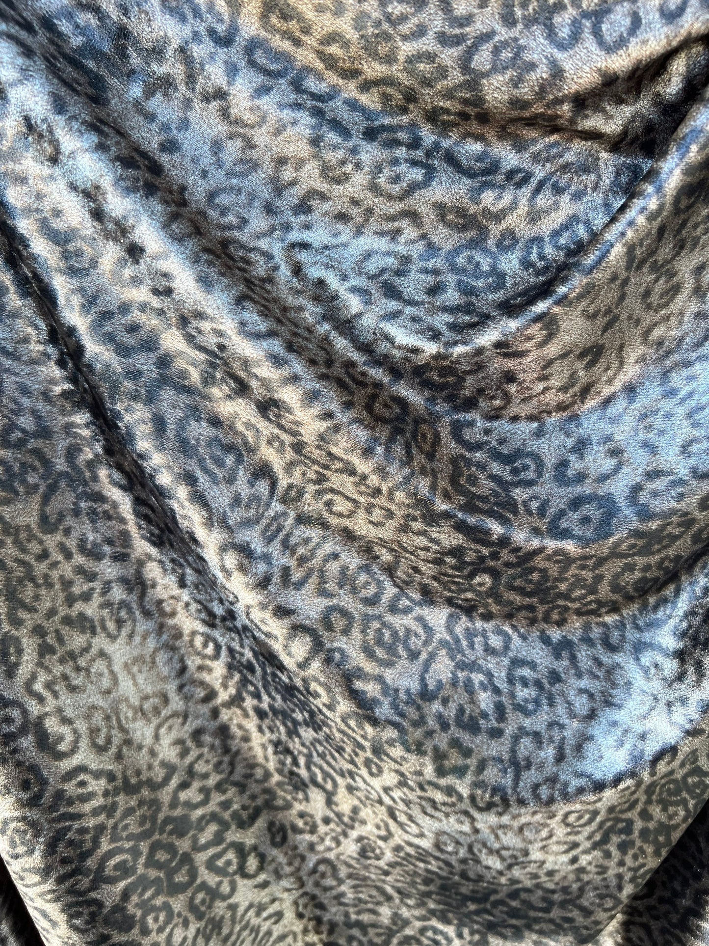 Exotic Leopard design print on great quality of stretch velvet 4-way stretch 58/60” Sold by the YD. Ships Worldwide from Los Angeles CA