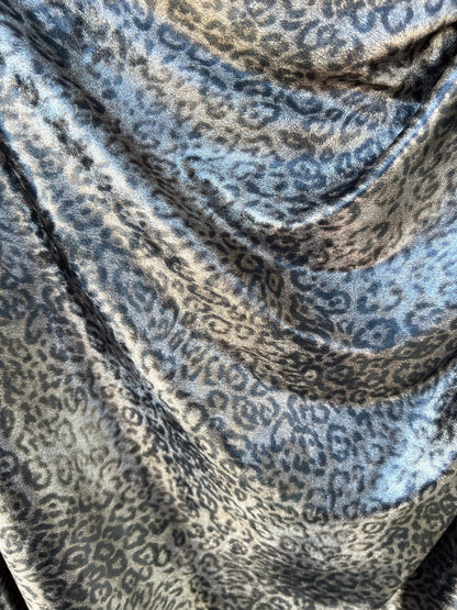 Exotic Leopard design print on great quality of stretch velvet 4-way stretch 58/60” Sold by the YD. Ships Worldwide from Los Angeles CA