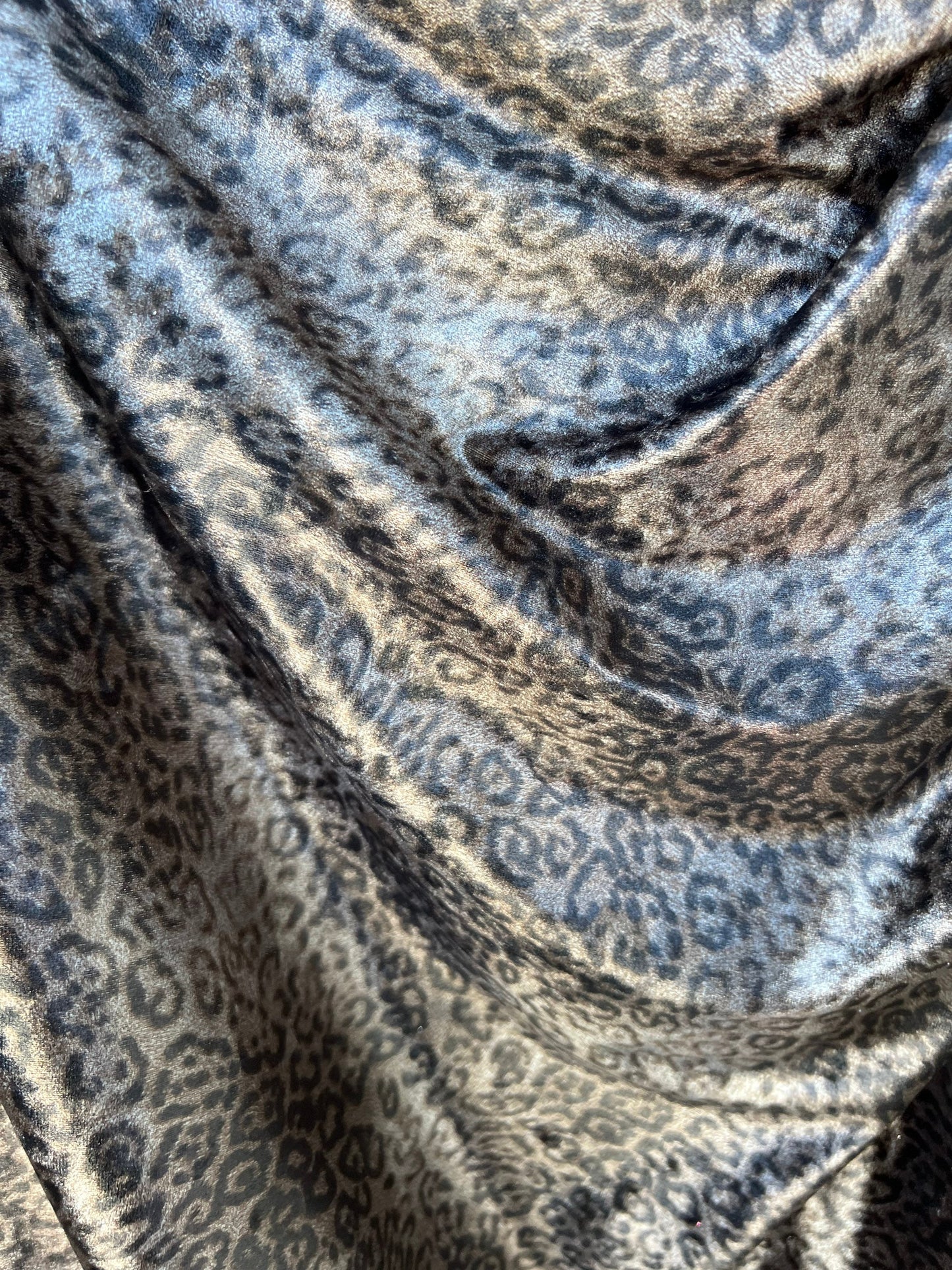 Exotic Leopard design print on great quality of stretch velvet 4-way stretch 58/60” Sold by the YD. Ships Worldwide from Los Angeles CA