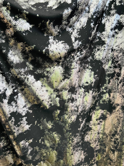 Splatter design metallic poly spandex black/silver 2-way stretch 58/60”