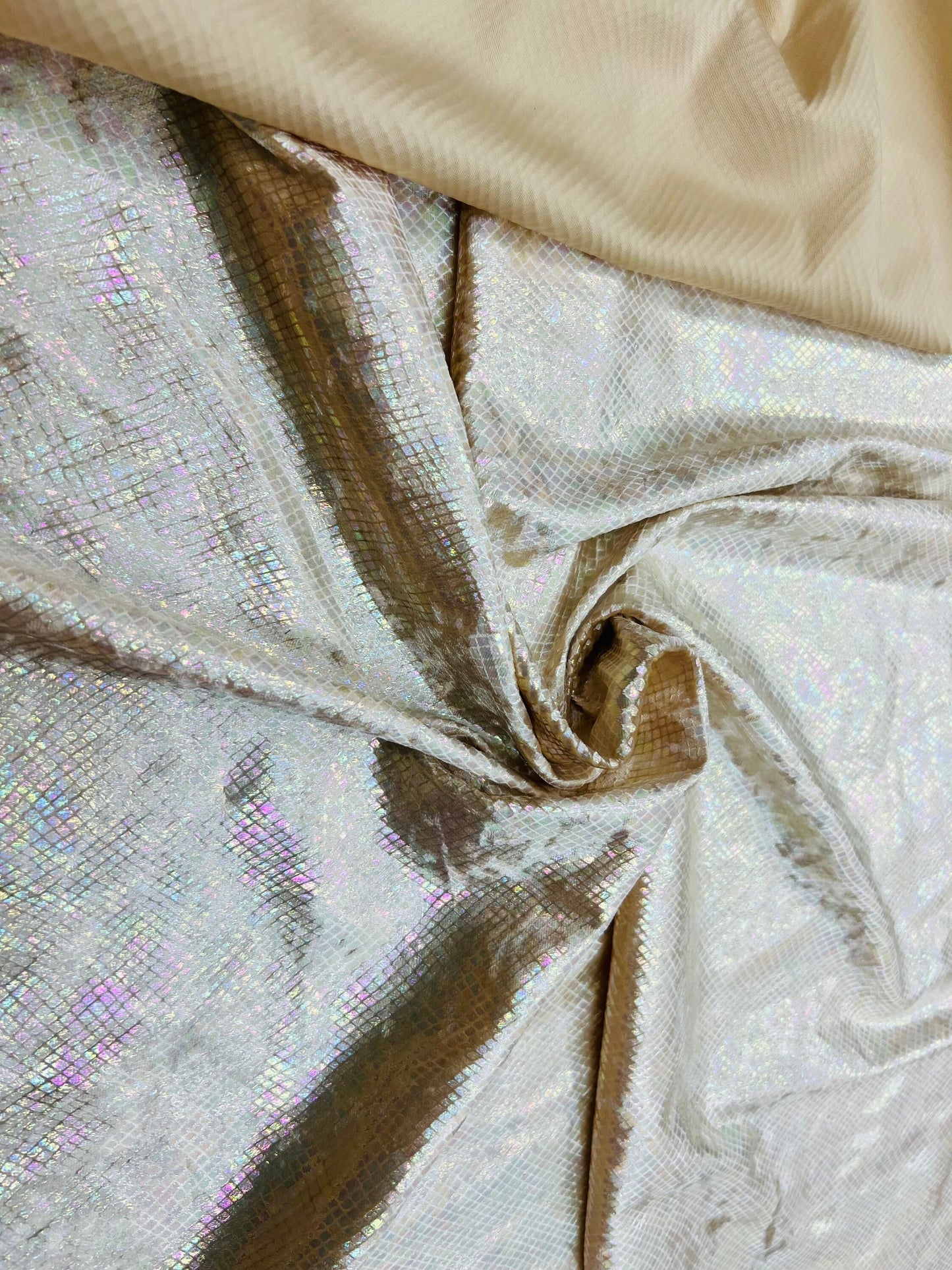 Dragon skin design metallic stretch velvet with ilusión foil nude color 4-way stretch 58/60” Sold by the YD. Ships Worldwide from Los CA