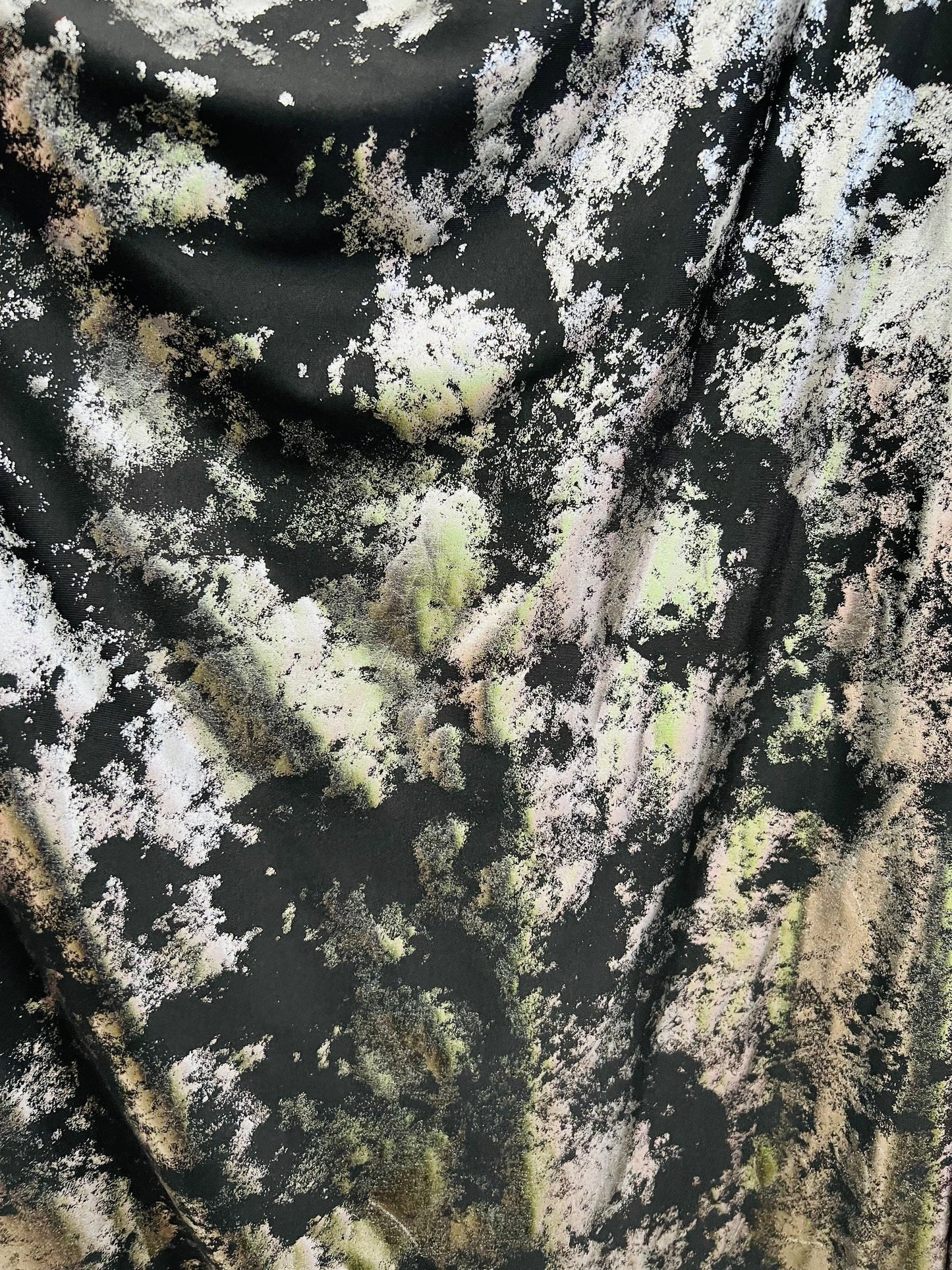 Splatter design metallic poly spandex black/silver 2-way stretch 58/60”