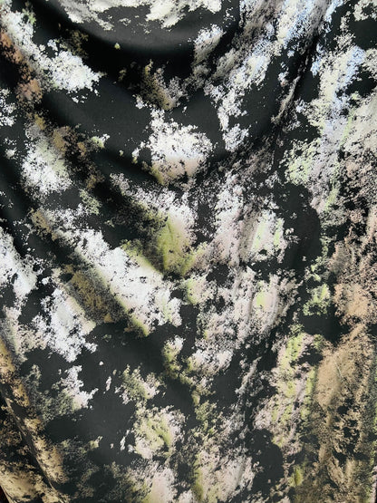 Splatter design metallic poly spandex black/silver 2-way stretch 58/60”